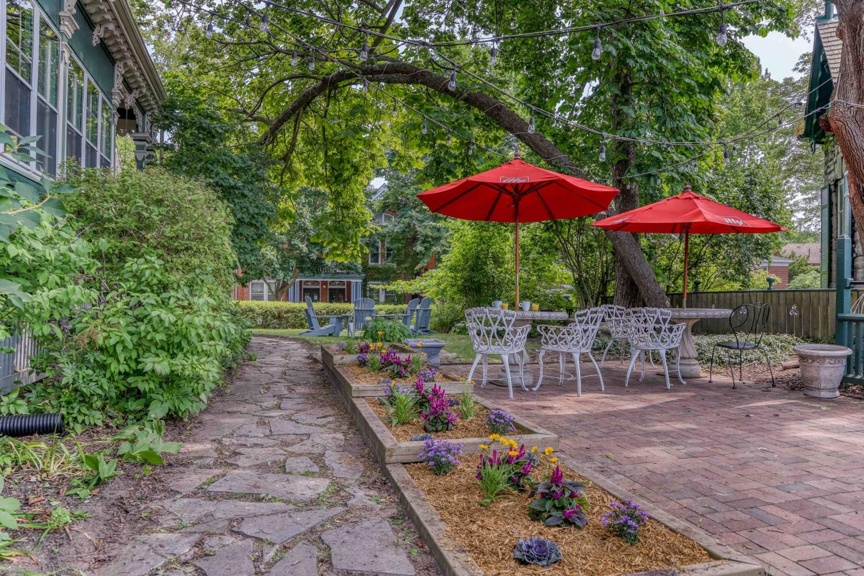 Hochelaga Inn