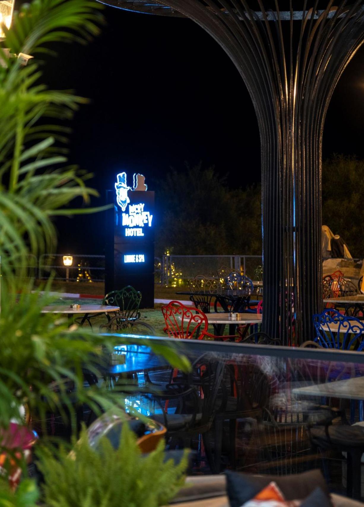 Lucky Monkey Hotel - Image 6