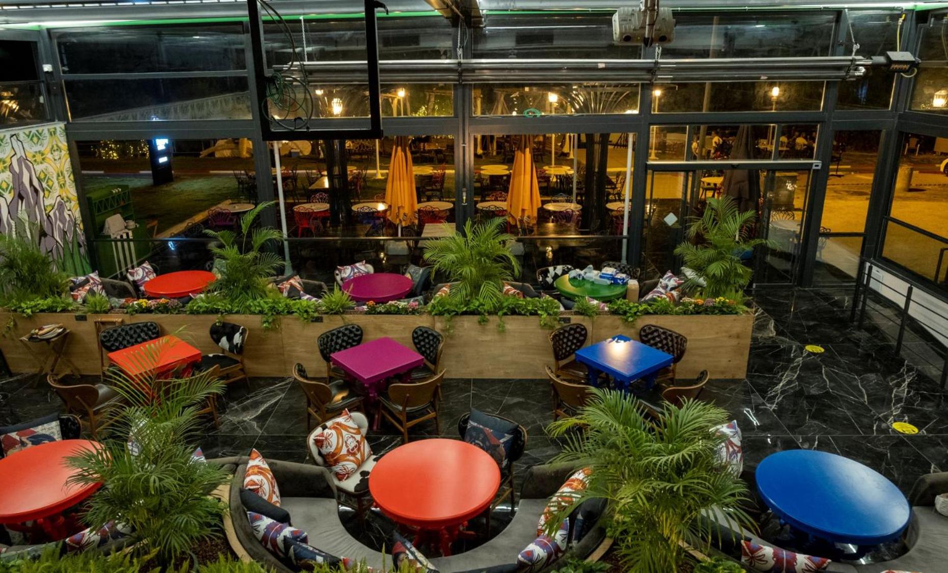 Lucky Monkey Hotel - Image 8
