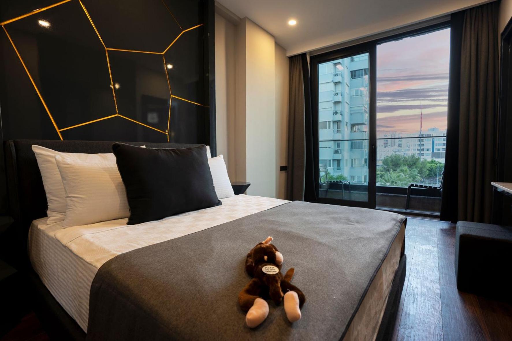 Lucky Monkey Hotel - Image 77