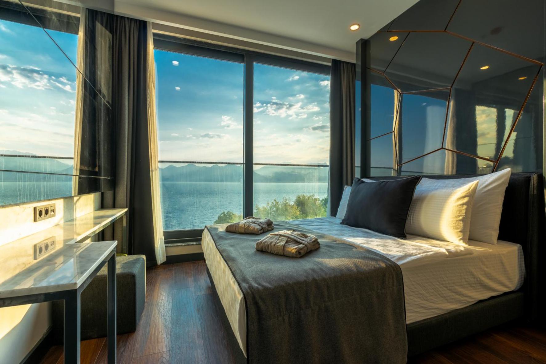 Lucky Monkey Hotel - Image 52