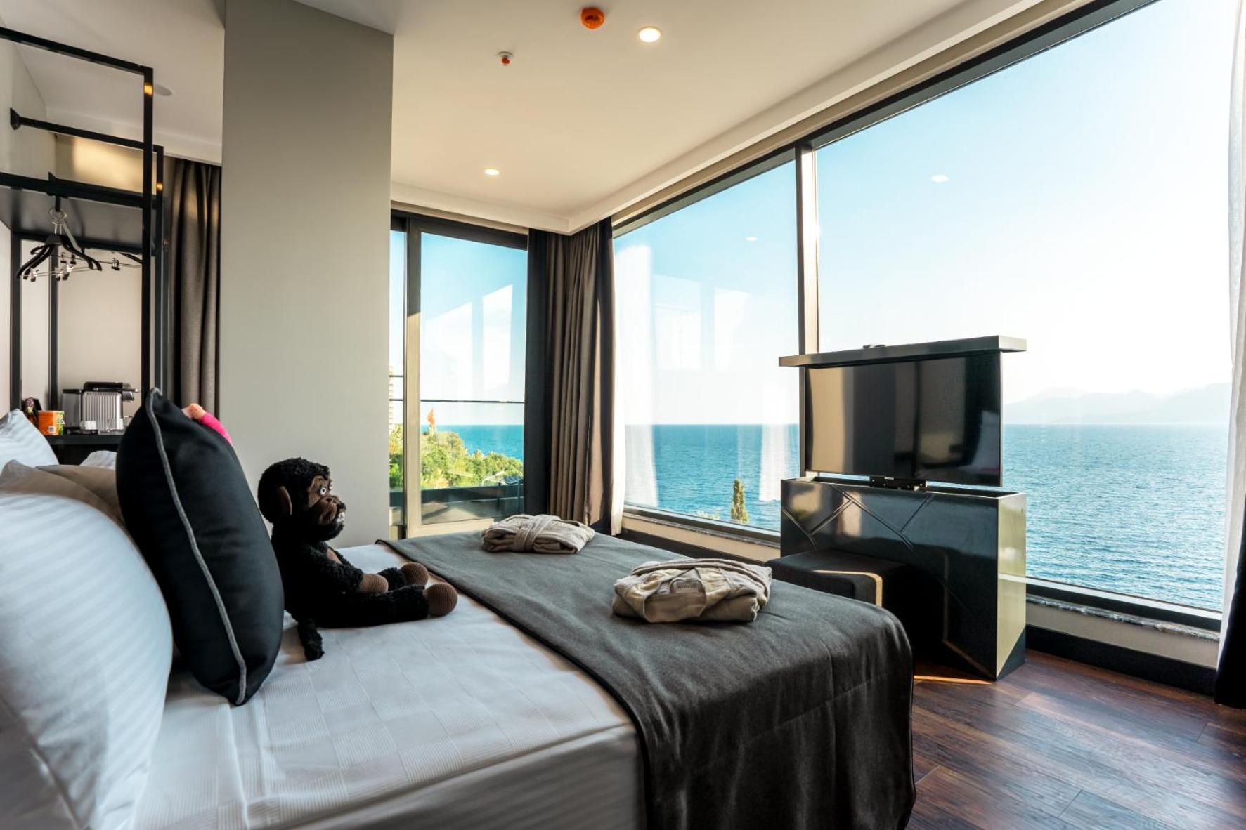 Lucky Monkey Hotel - Image 51