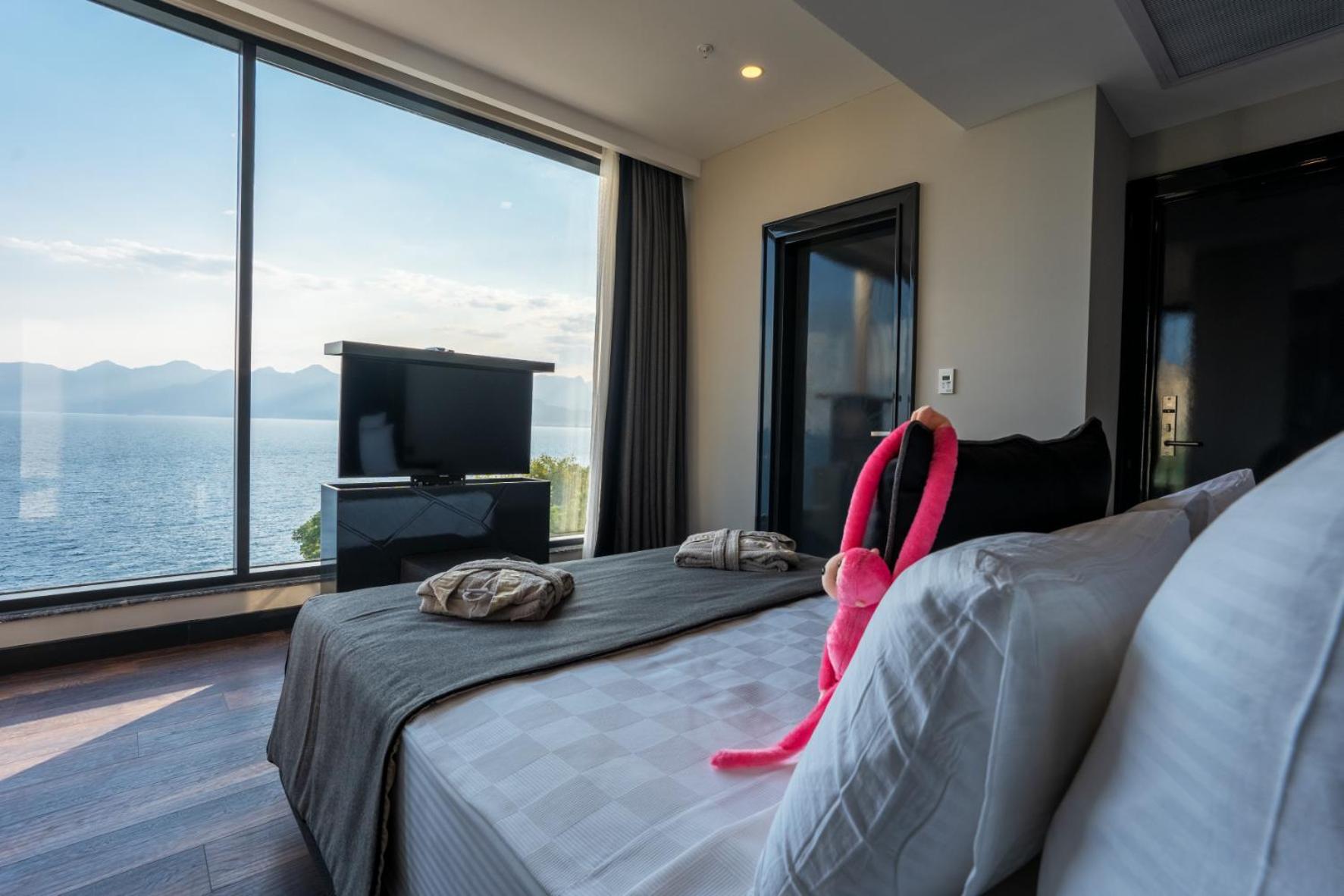 Lucky Monkey Hotel - Image 64