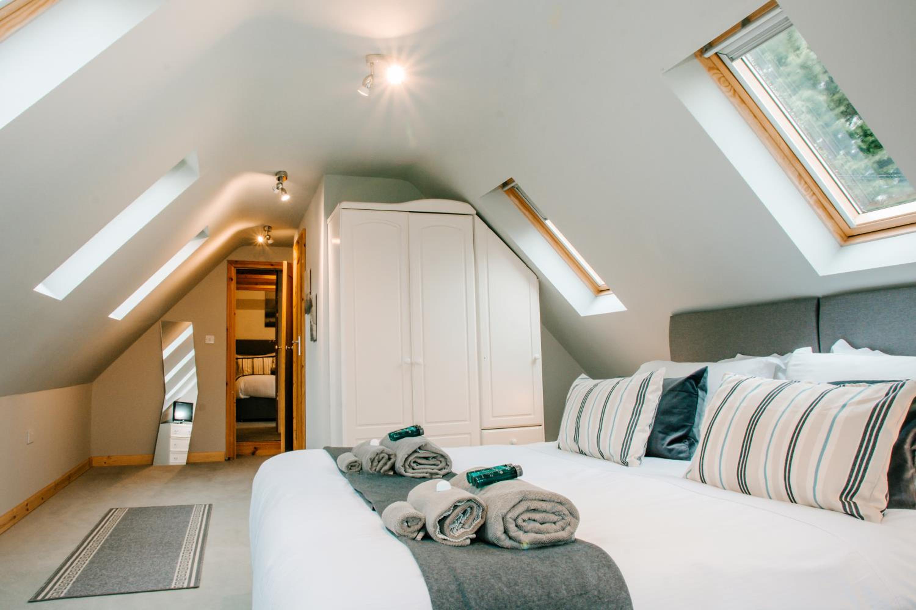 Holly Cottage, 2 bed house, sleeps 6 view 4