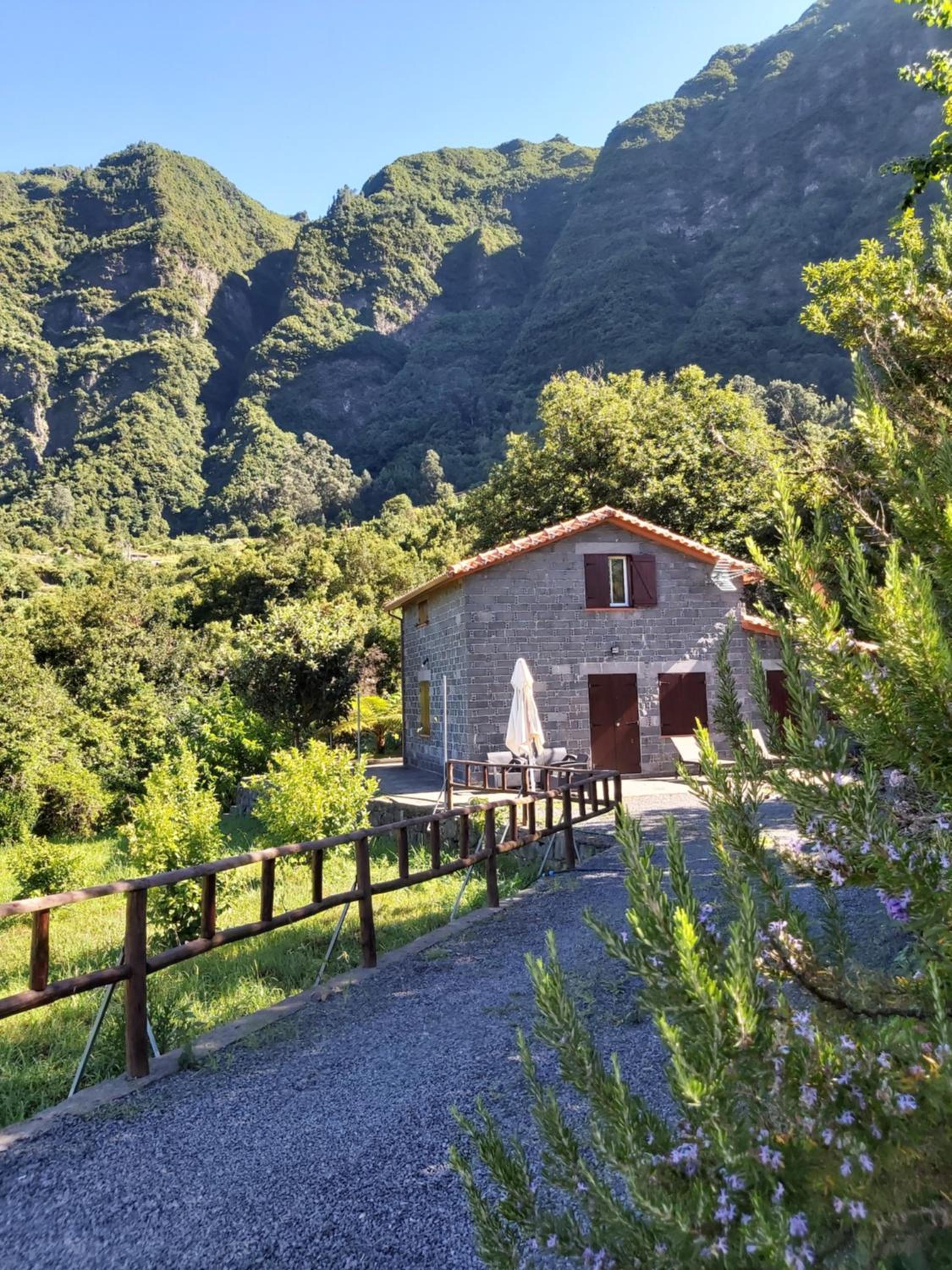 Lameiros Cottage view 3