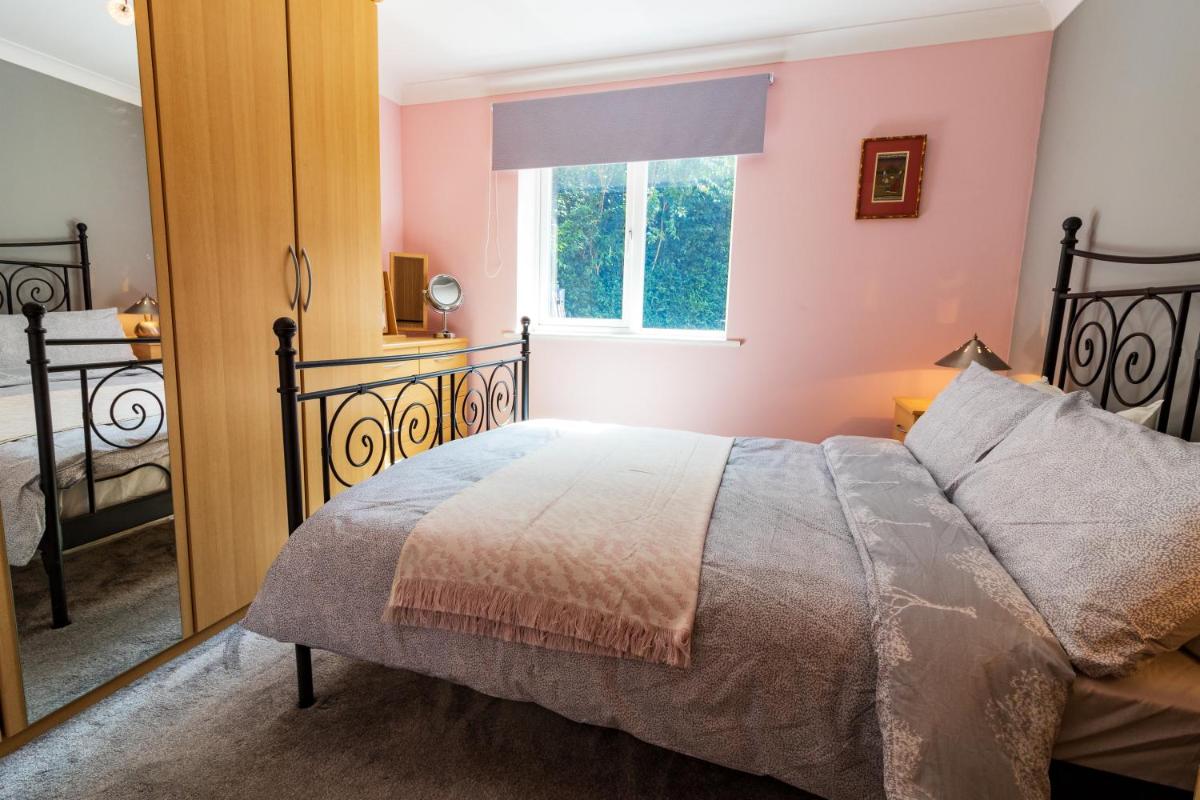 Cosy Brixham apartment with garden close to Town