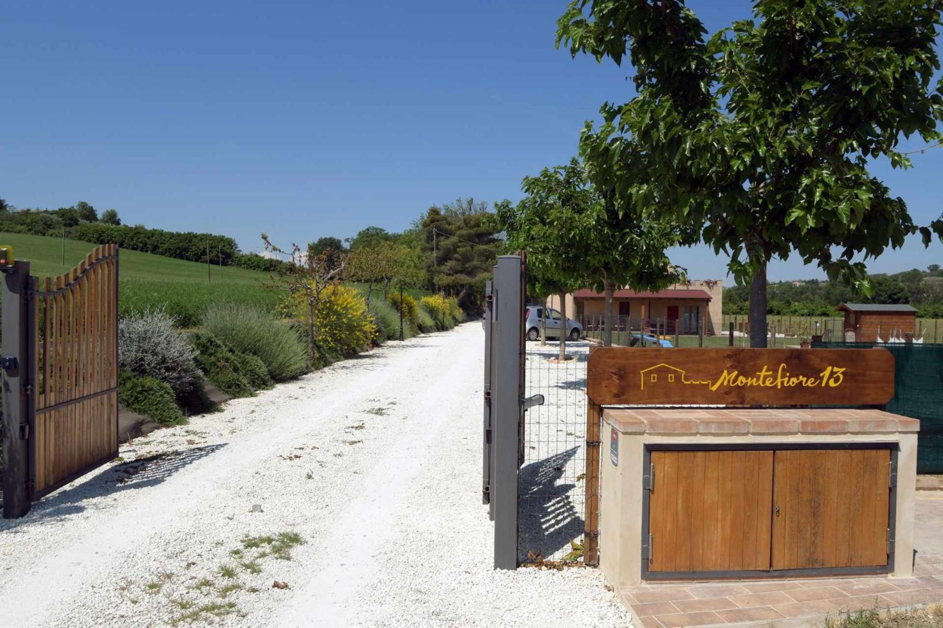 Casa Montefiore 13 LT nella tranquilla campagna Marchigiana view 2