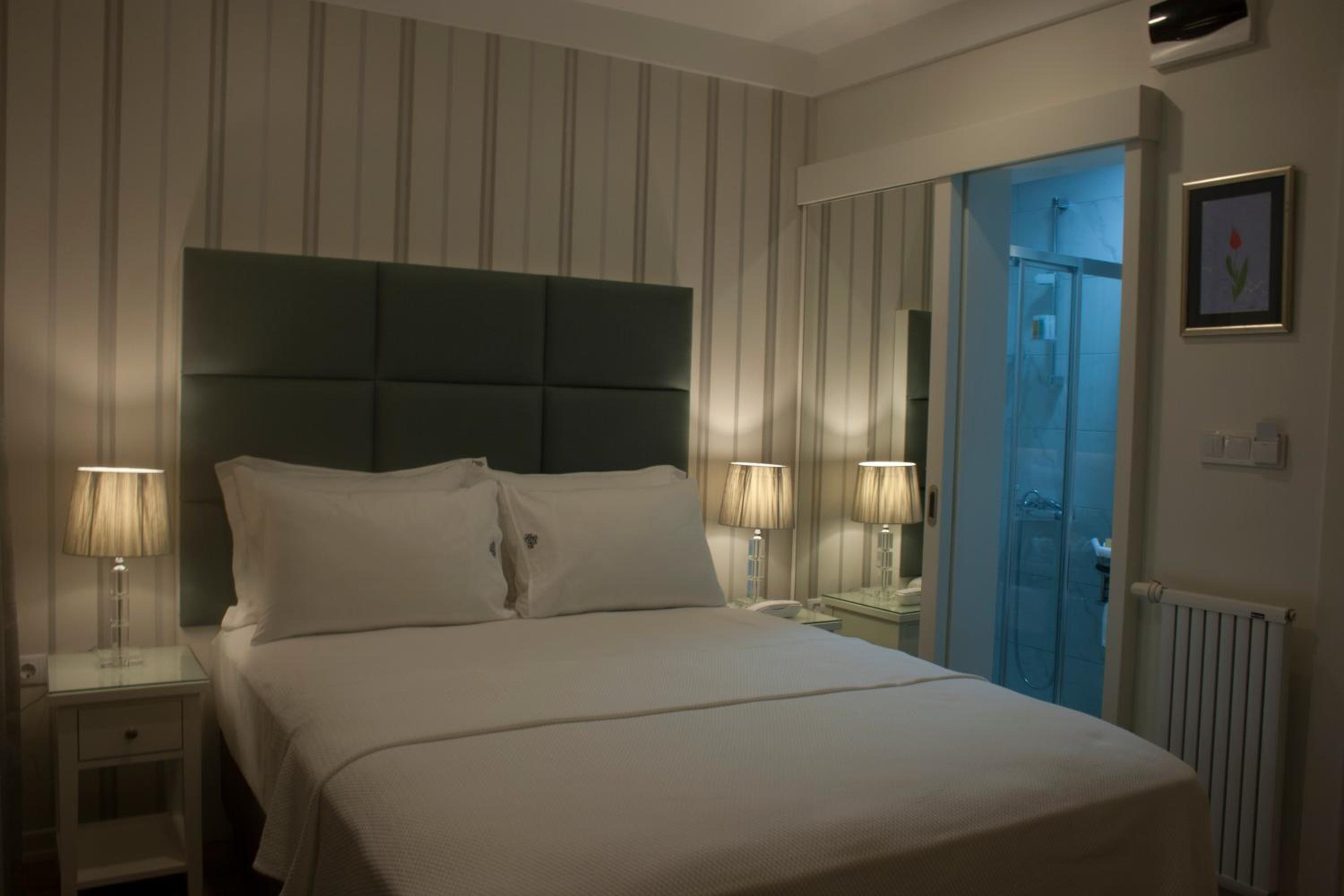 Ten Rooms İstanbul Otel - Image 8