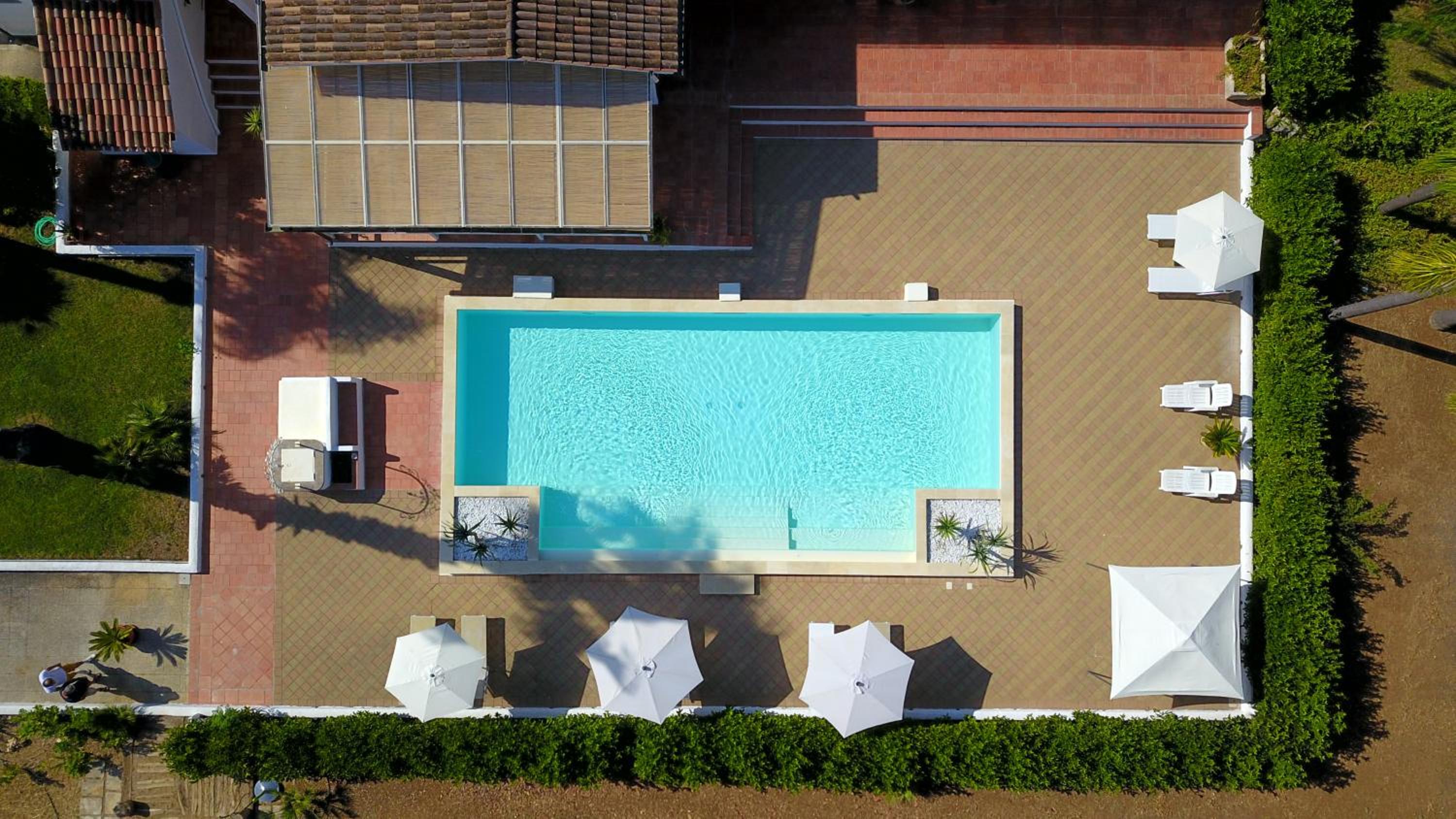 Villa Vetti - Exclusive Garden & Pool Retreat
