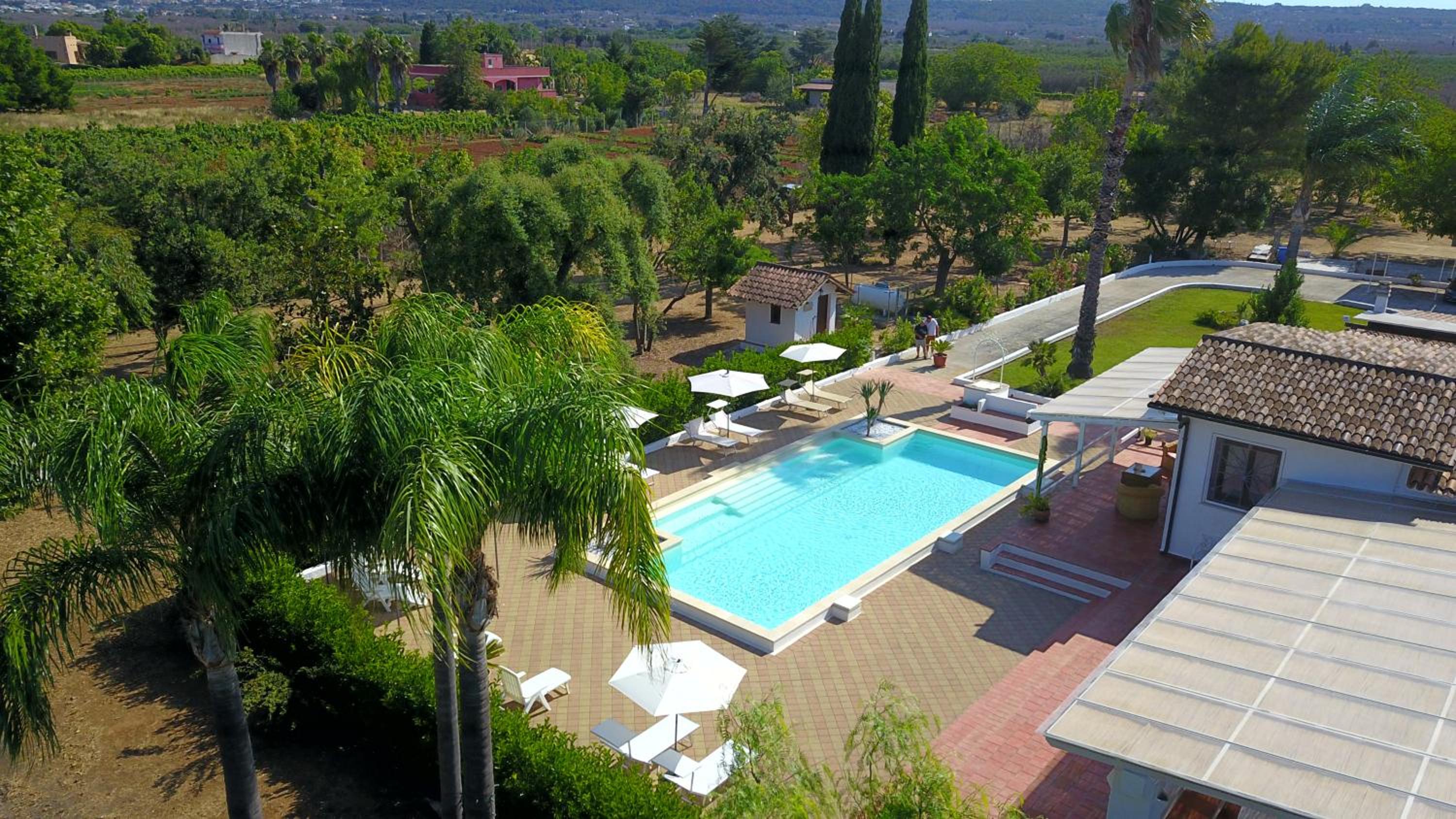 Villa Vetti - Exclusive Garden & Pool Retreat