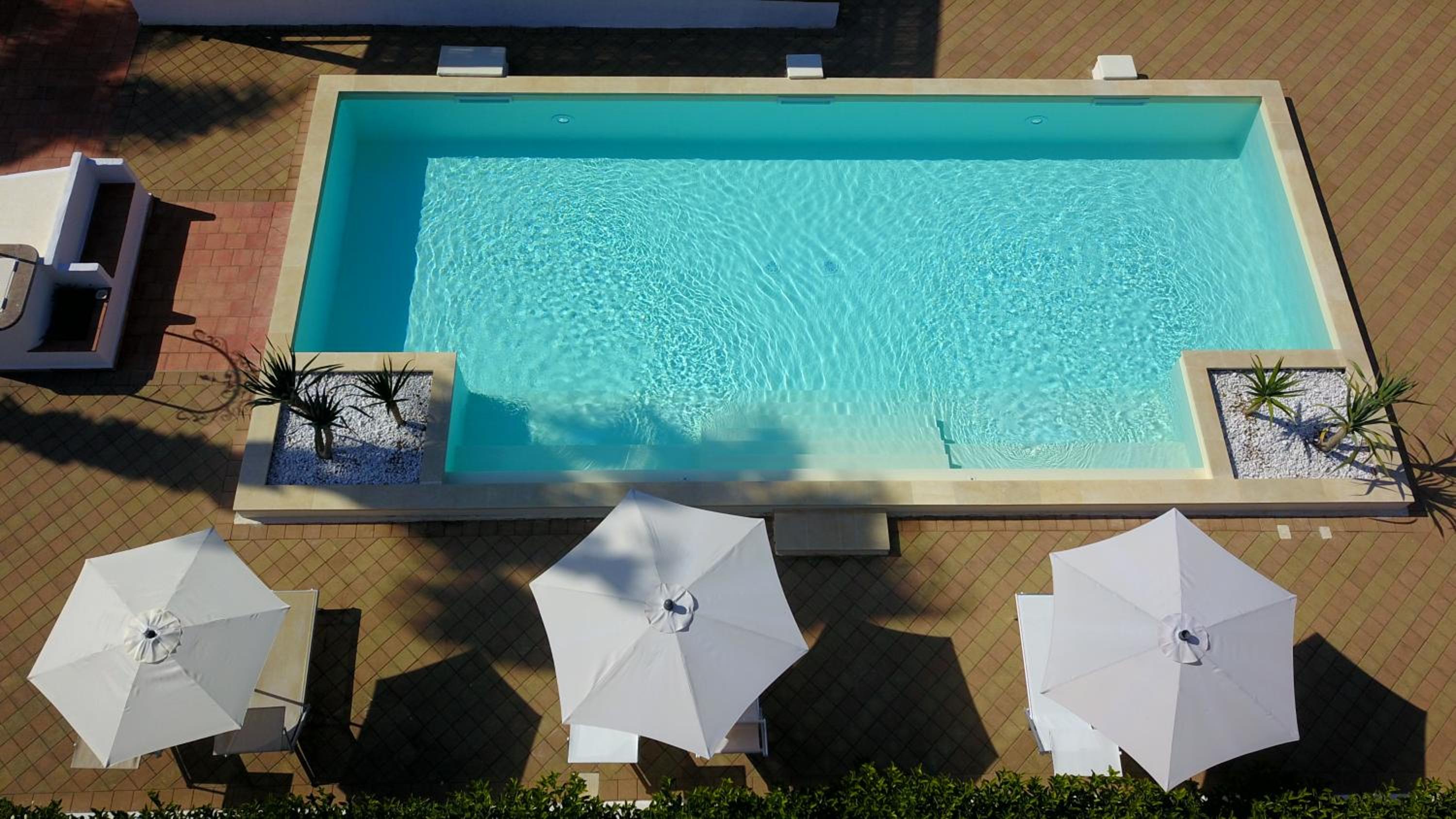 Villa Vetti - Exclusive Garden & Pool Retreat