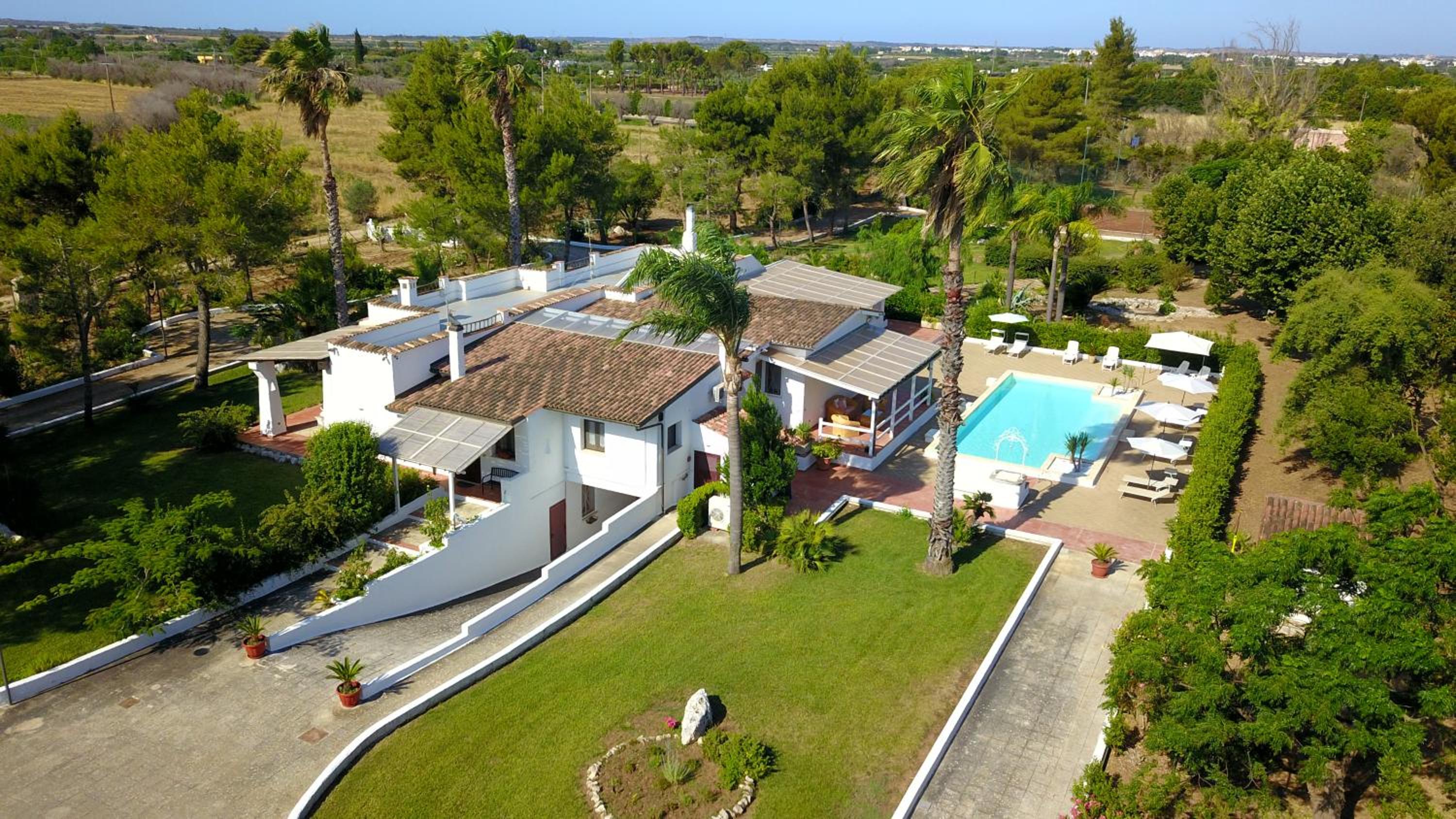 Villa Vetti - Exclusive Garden & Pool Retreat