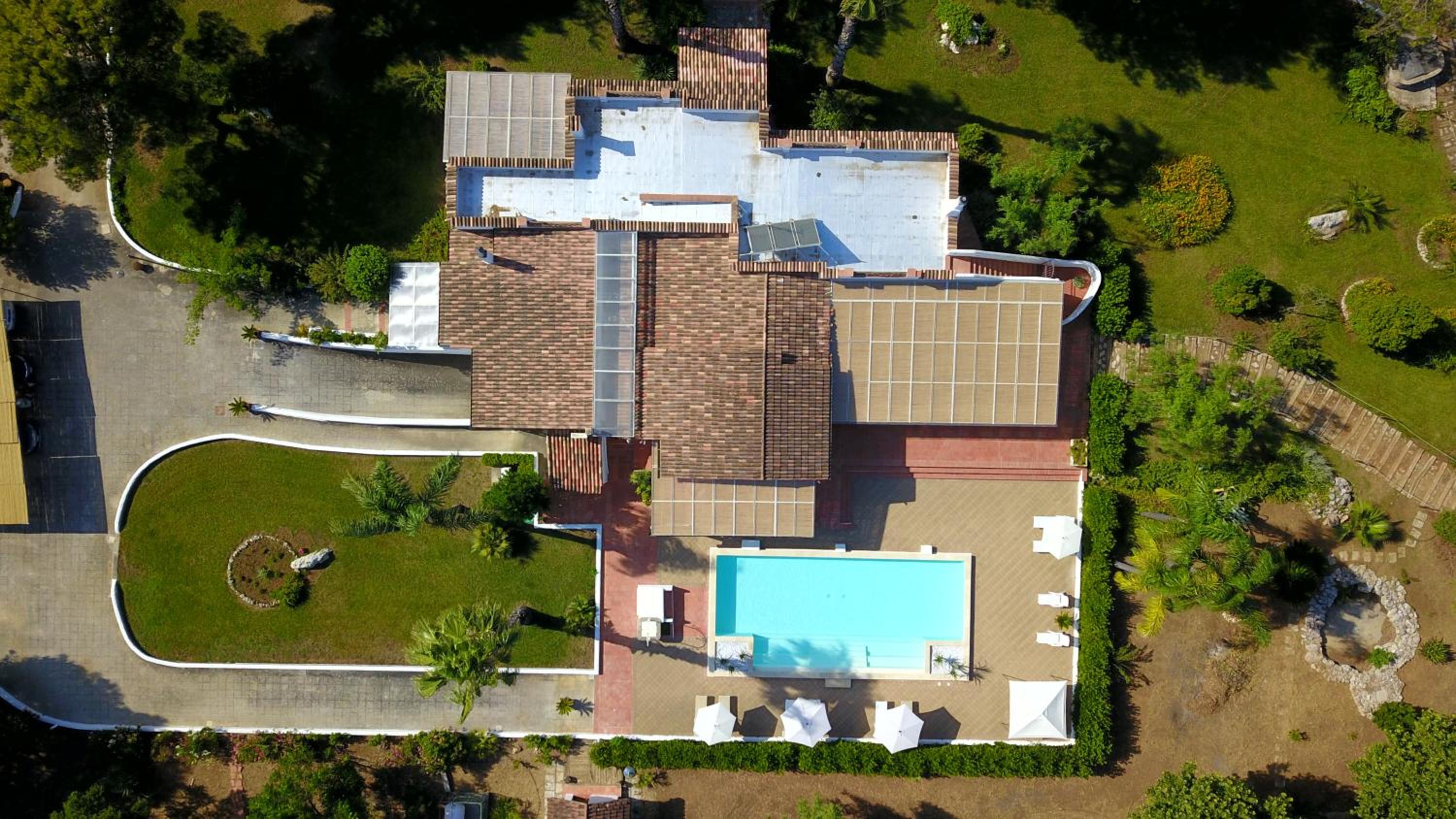 Villa Vetti - Exclusive Garden & Pool Retreat