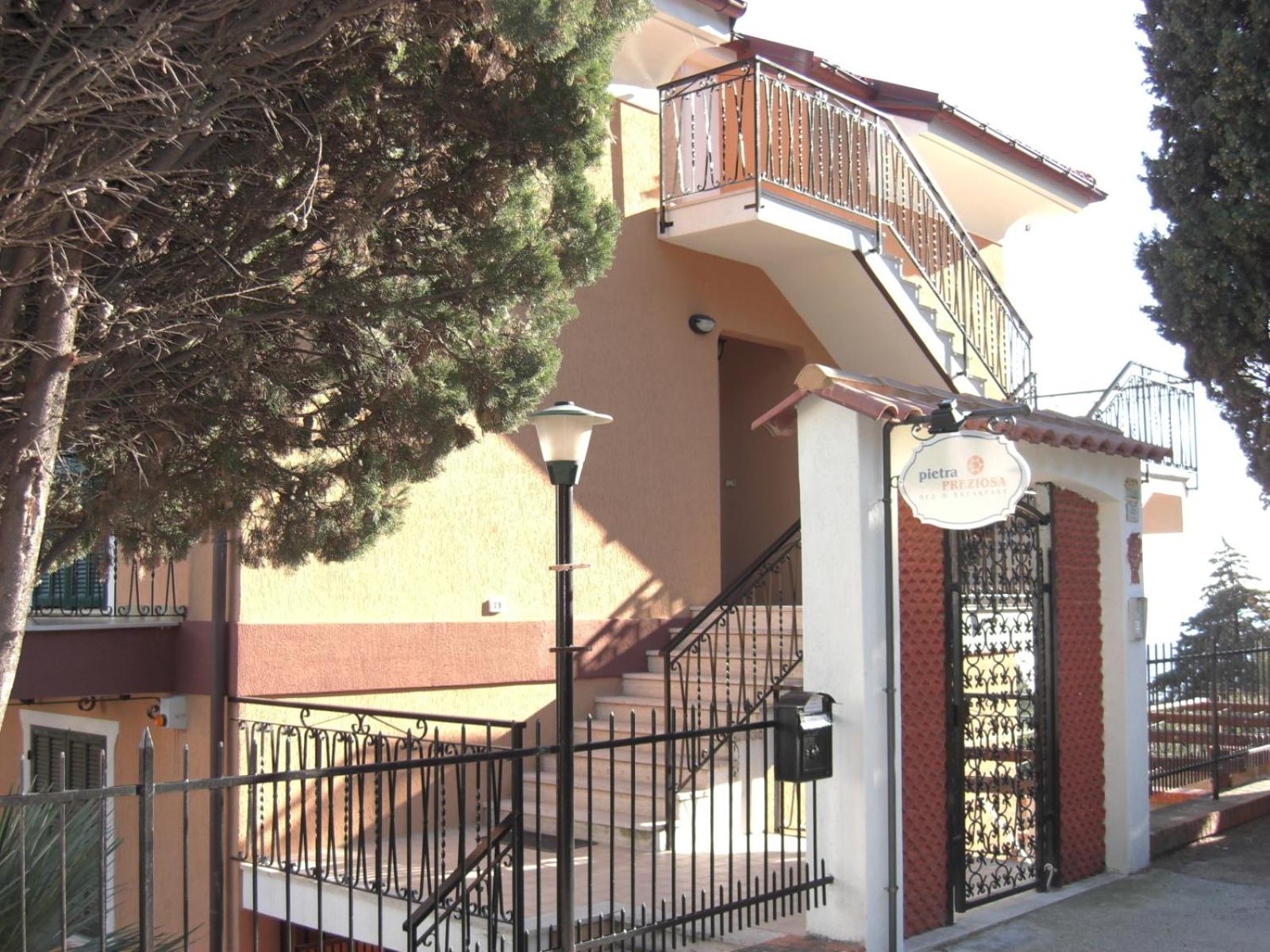 LES BIJOUX Apartments
