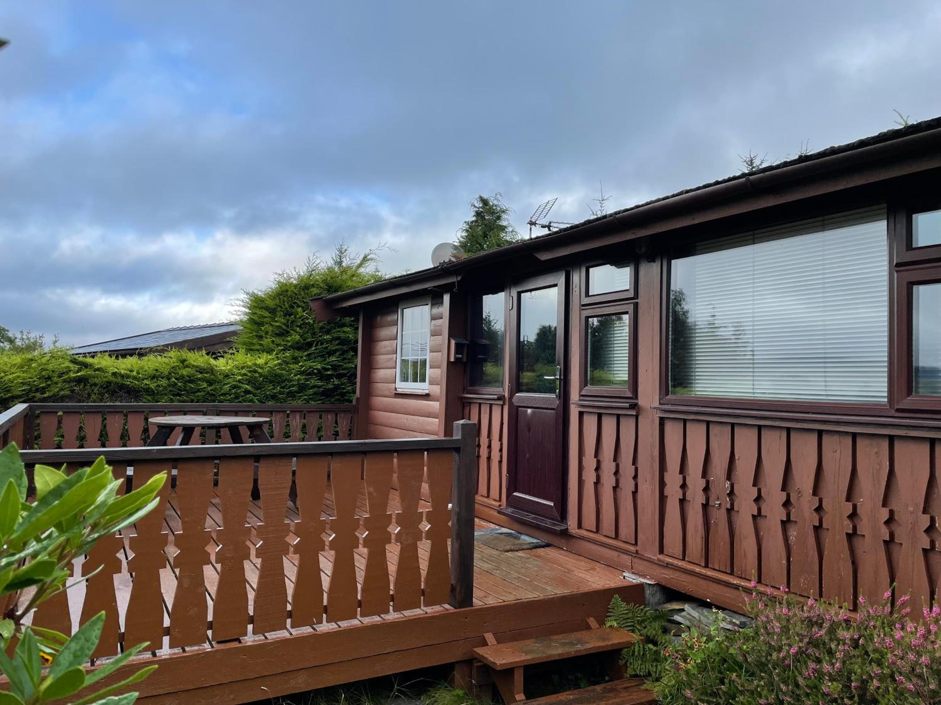 Cosy 2 bedroom Log Cabin in Snowdonia Cabin151 view 3