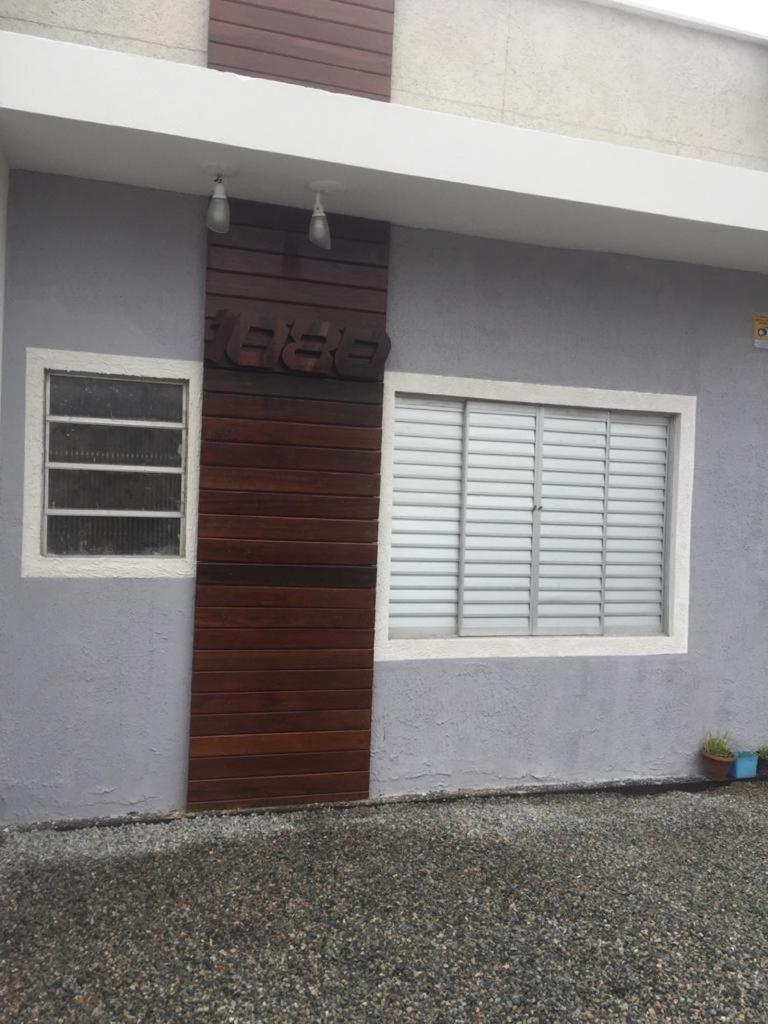 Casa Enseada 3 quartos para até 6 pessoas com 2 ar split