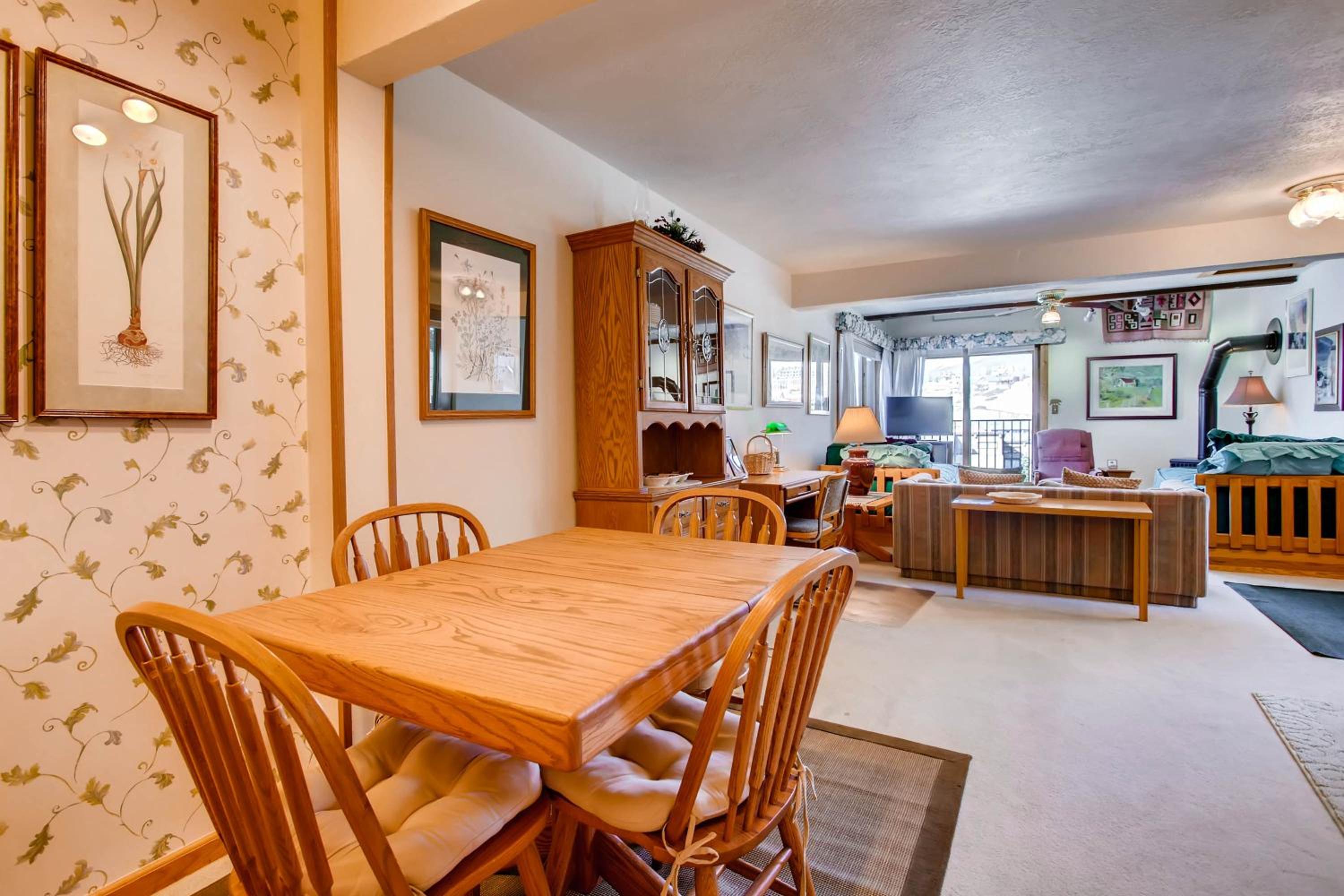 Gunnison Vacations - Ski-in Ski-out Studio Private Balcony  Fireplace condo - Property Image 4