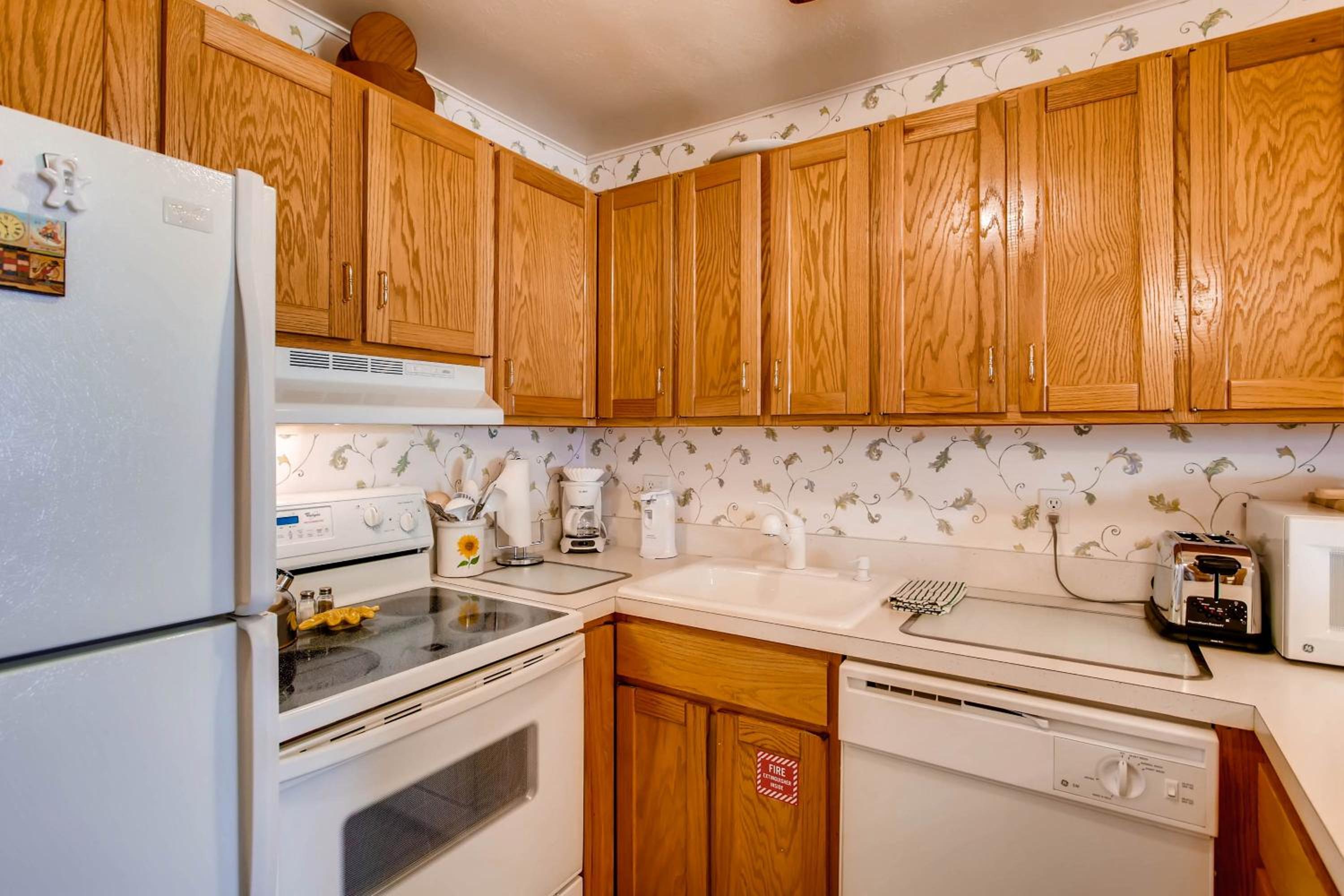 Ski-in Ski-out Studio Private Balcony  Fireplace condo - Property Image 26