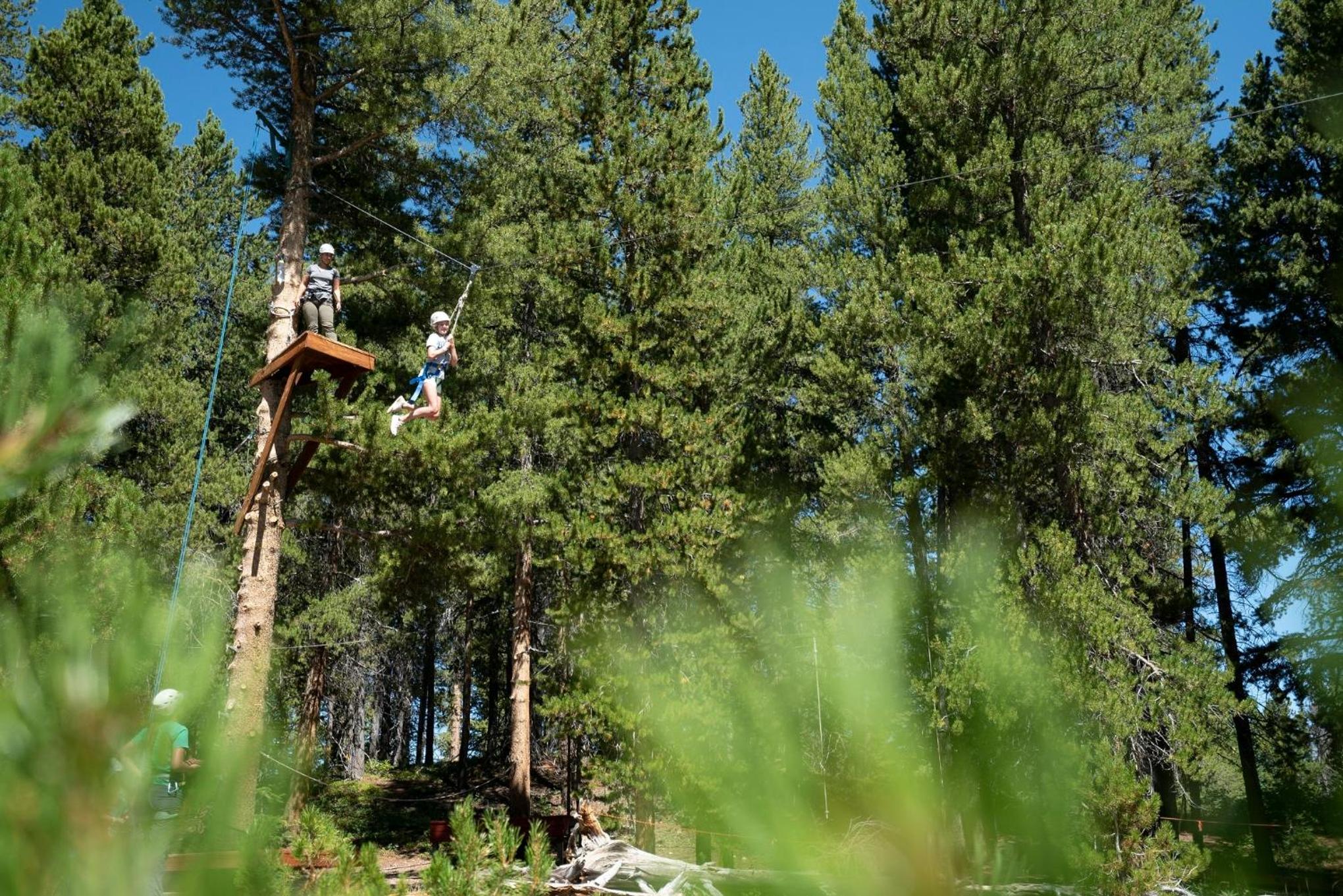 Ski-in Ski-out Studio Private Balcony  Fireplace condo - Property Image 5