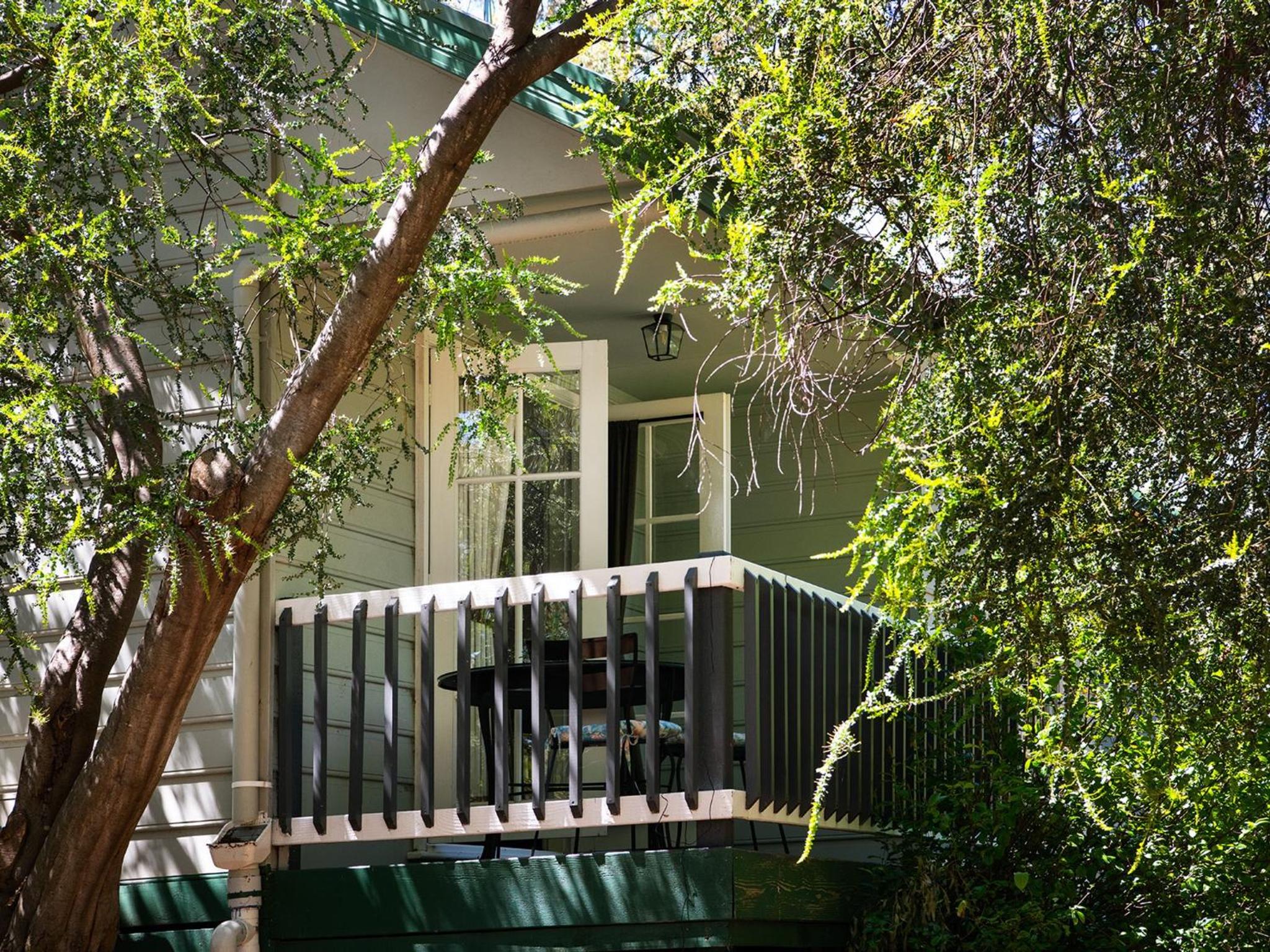 Lucini Cottage- wood fire and bush views