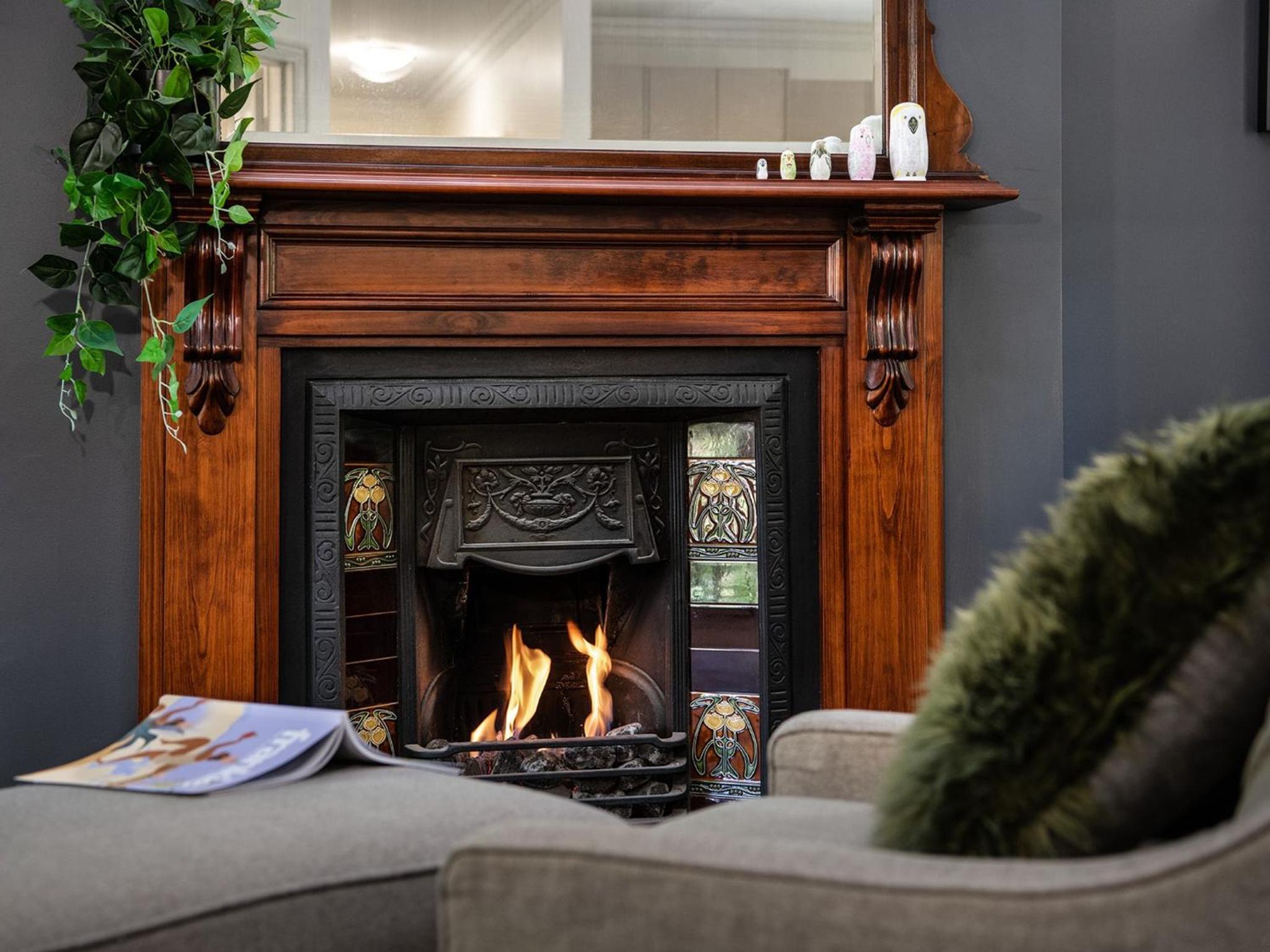 Lucini Cottage- wood fire and bush views