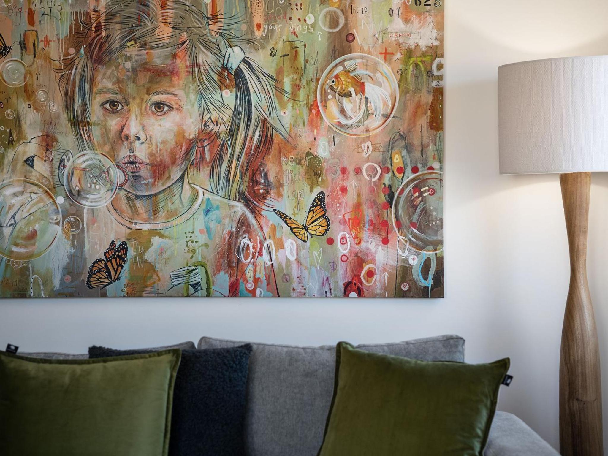 1913 on Vincent- Centrally located apartment