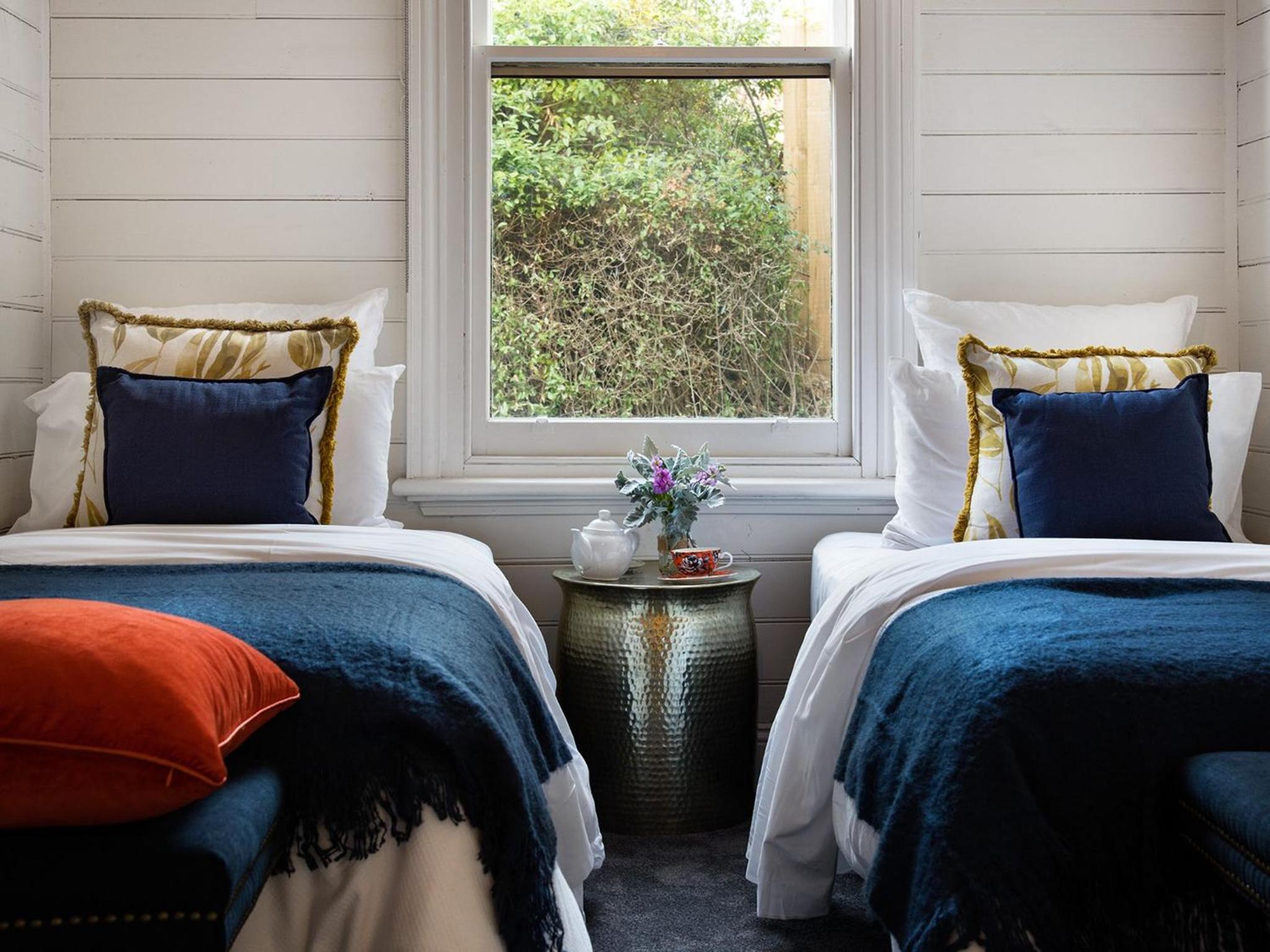 Dunroman - modern comfort, old world charm view 5