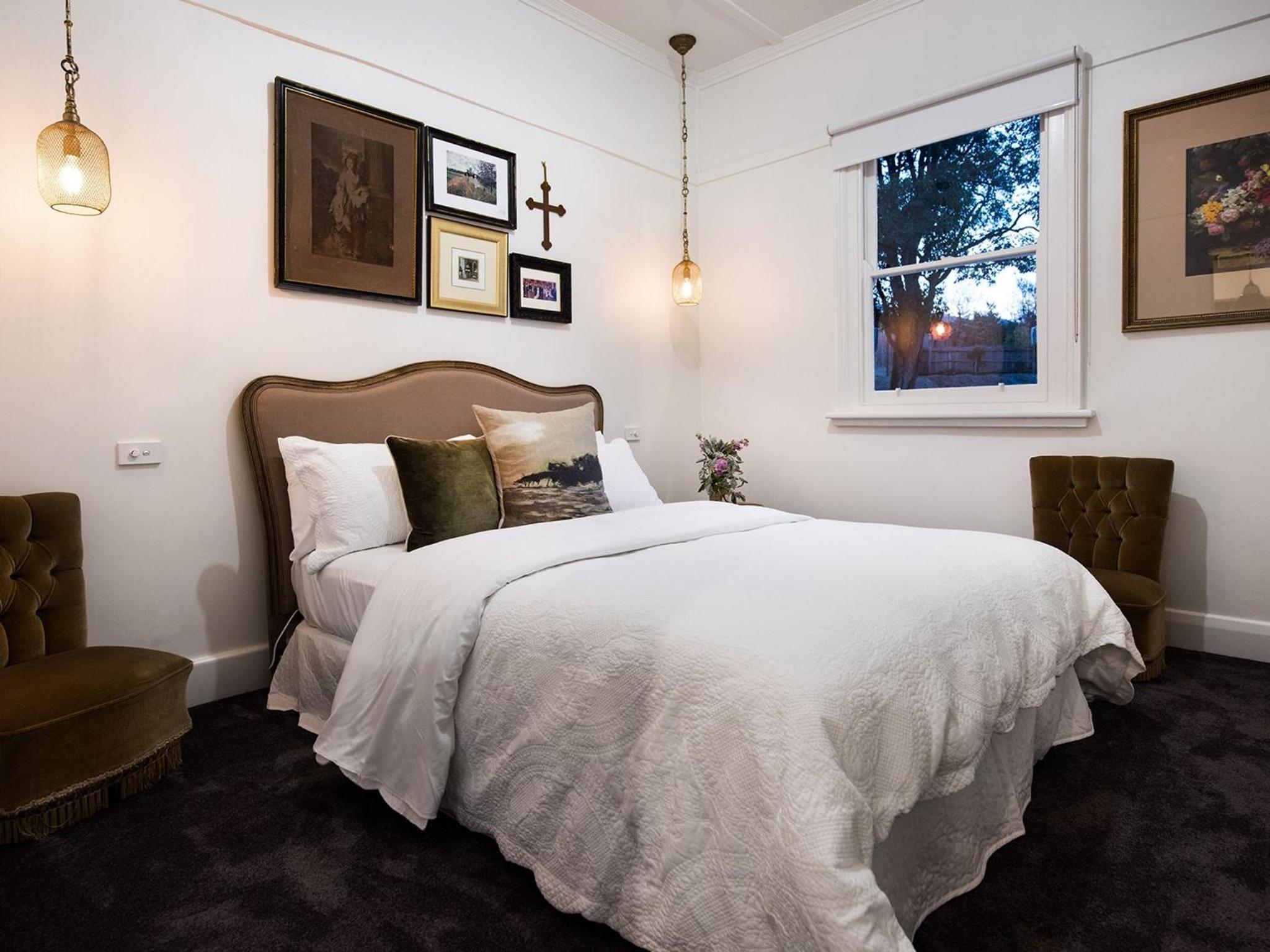 Dunroman - modern comfort, old world charm view 2