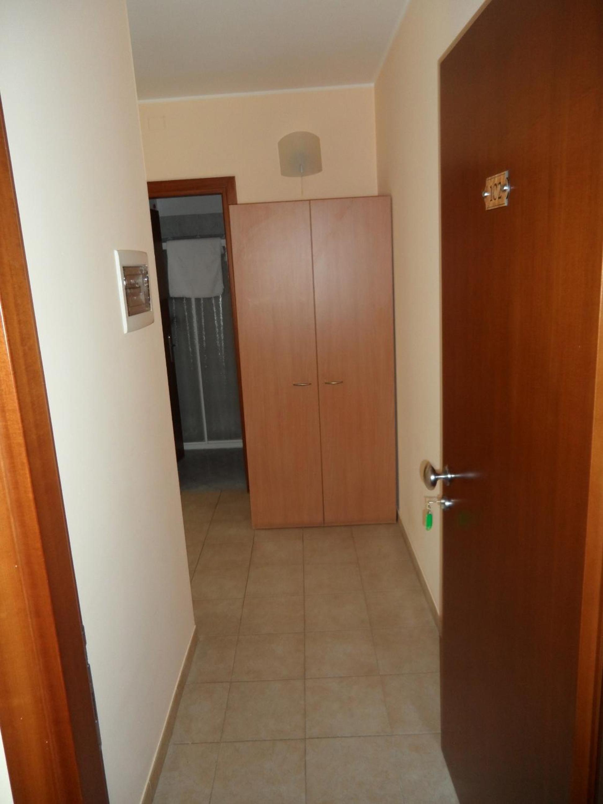 Photo 33