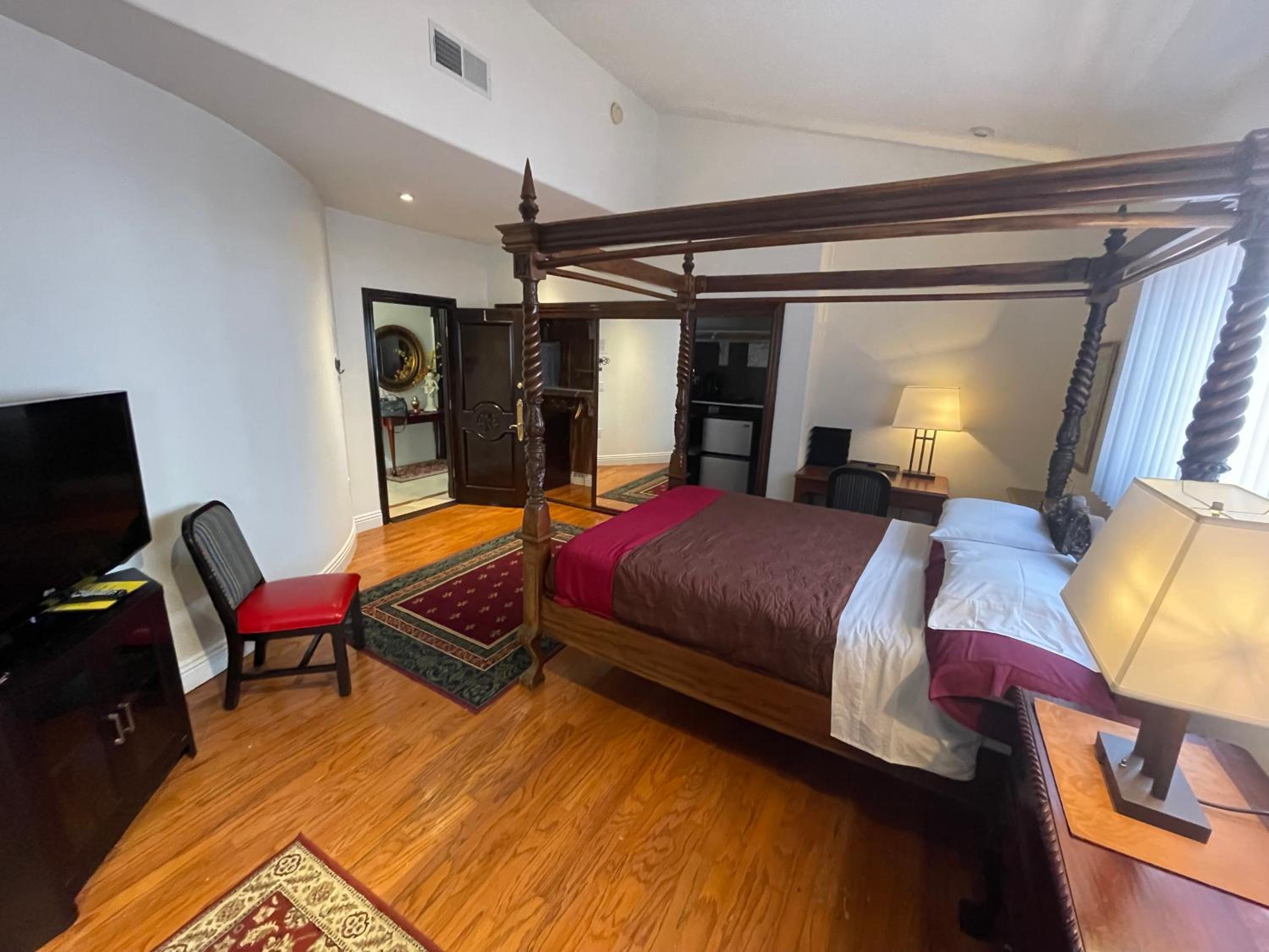 Entire Second Flr - Santa Monica Luxury Roman Villa