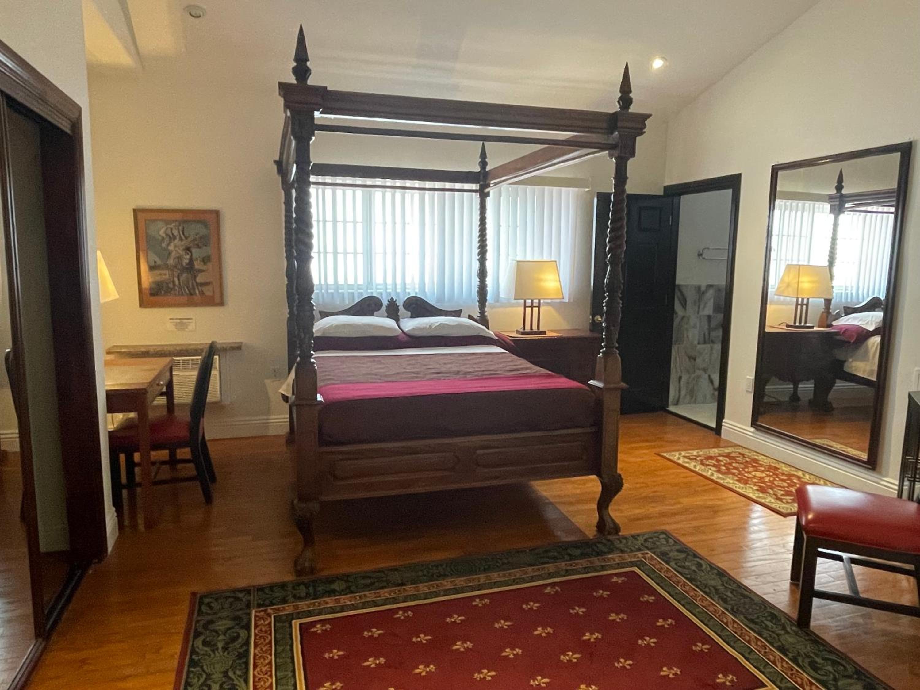 Entire Second Flr - Santa Monica Luxury Roman Villa