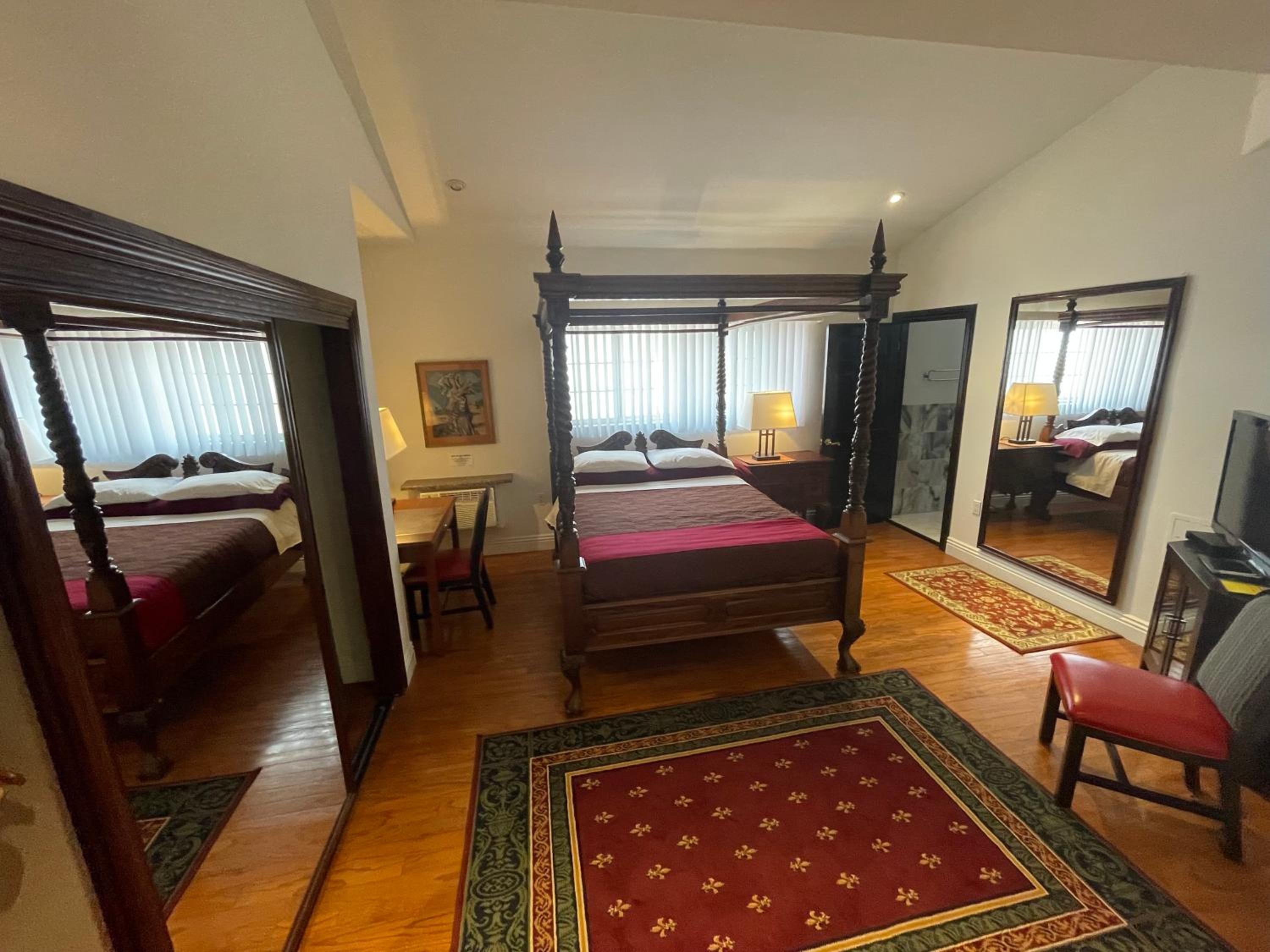 Entire Second Flr - Santa Monica Luxury Roman Villa