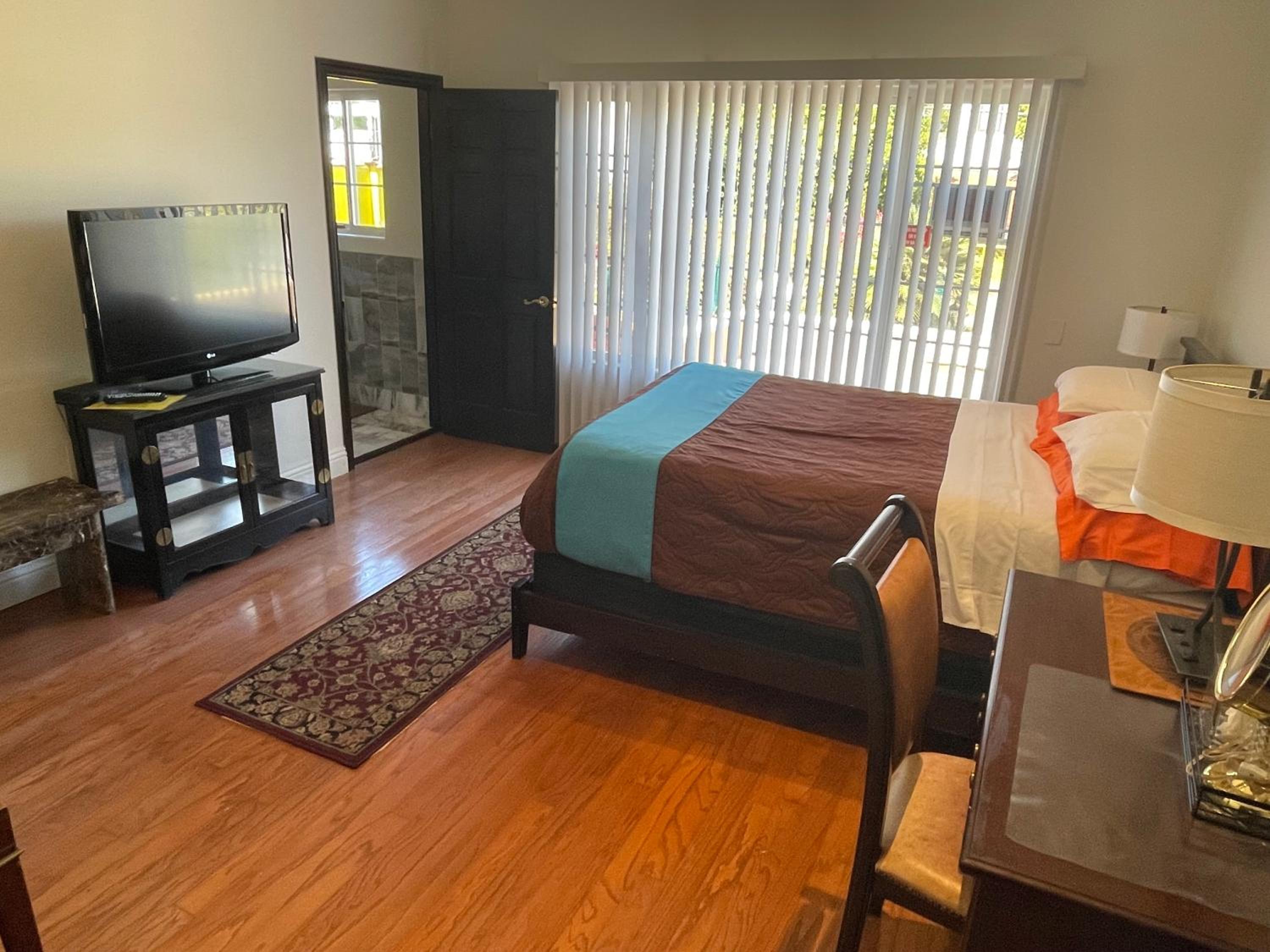 Entire Second Flr - Santa Monica Luxury Roman Villa