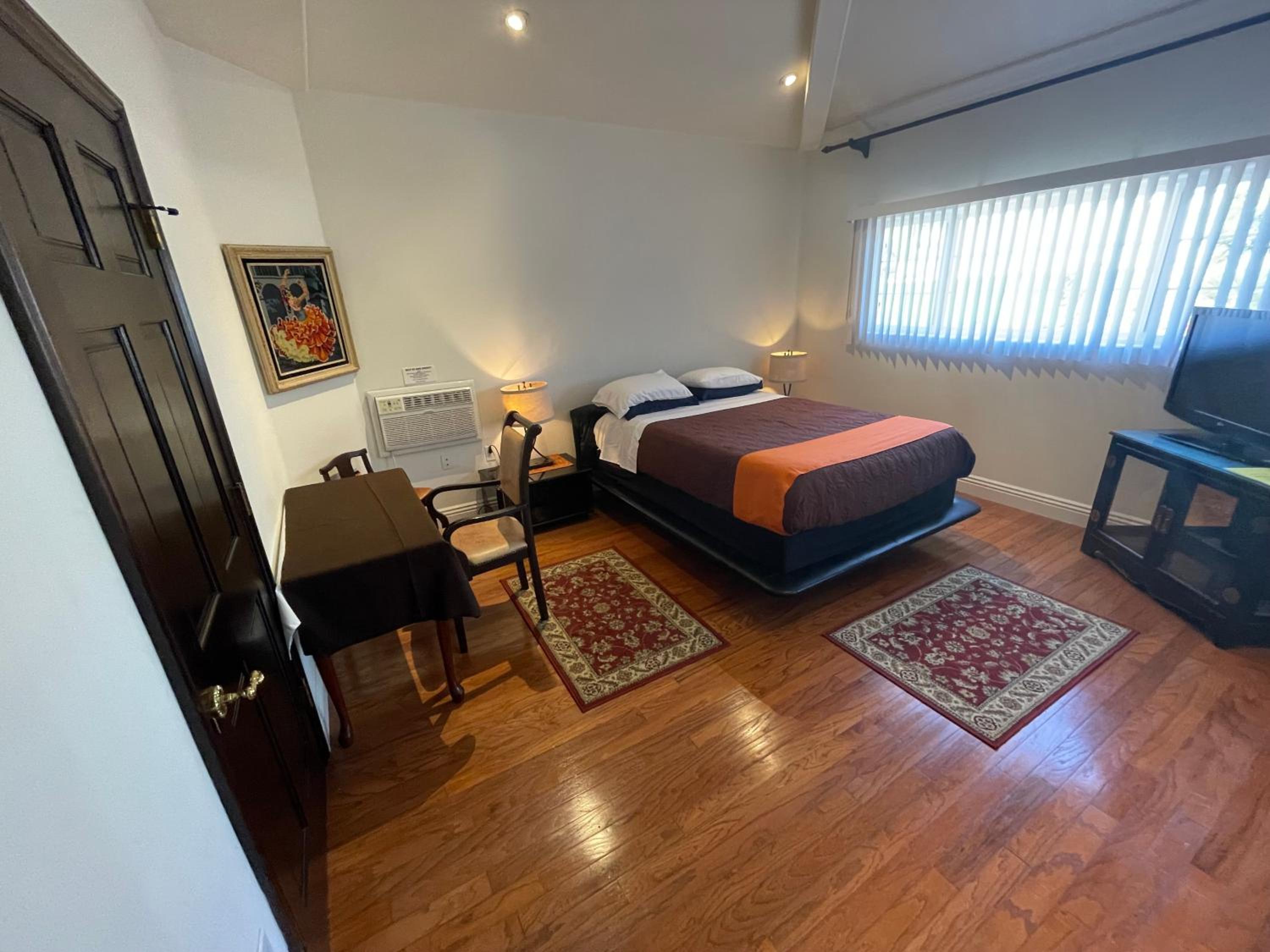 Entire Second Flr - Santa Monica Luxury Roman Villa