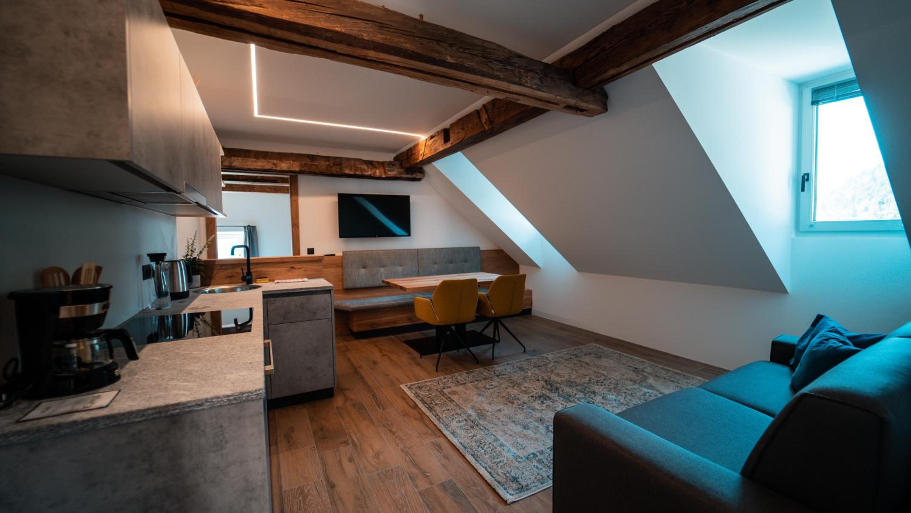 Apartments, Guest House & historic Chalet Neuhaus view 3