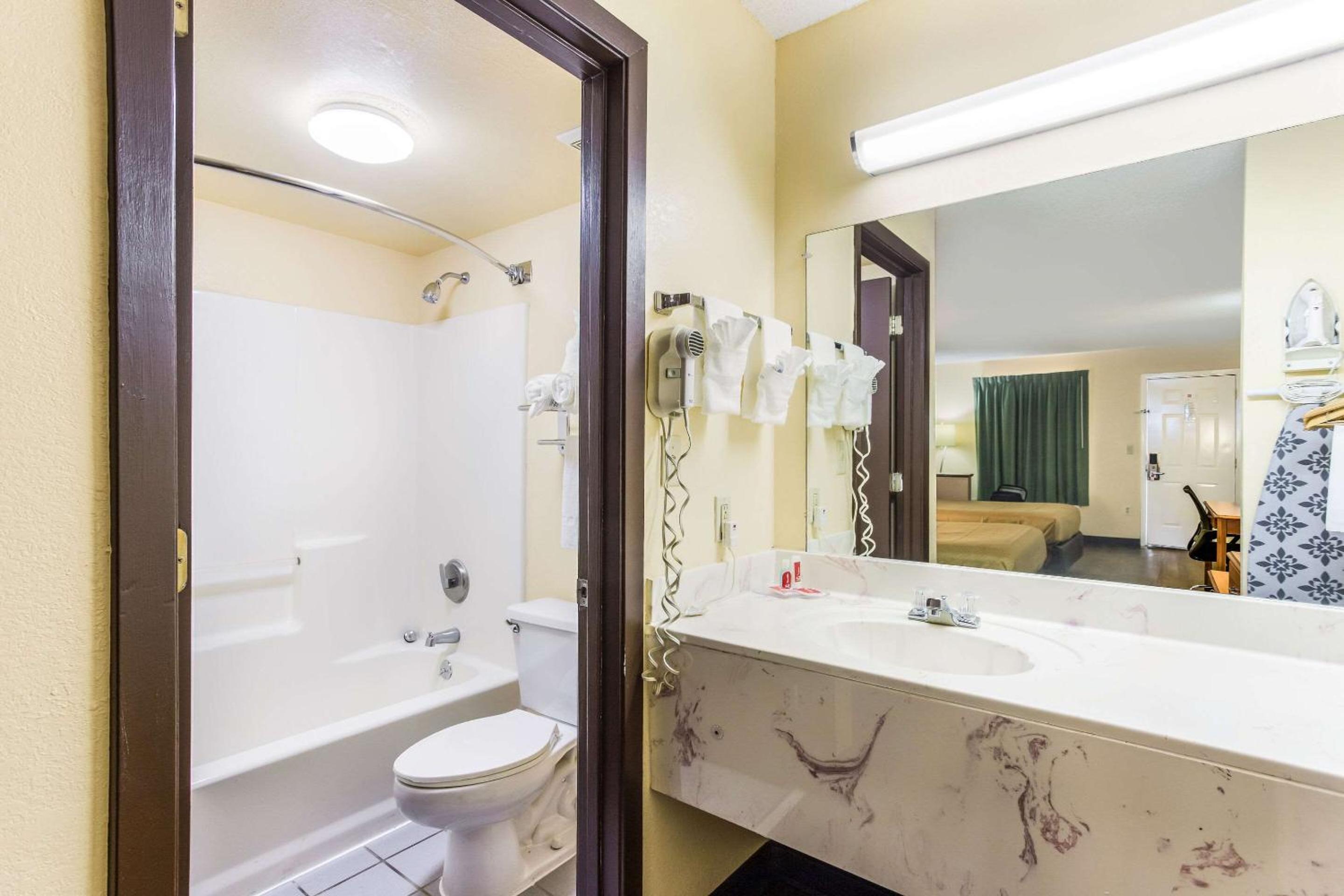 Econo Lodge Clinton - Jackson West, Foto 12