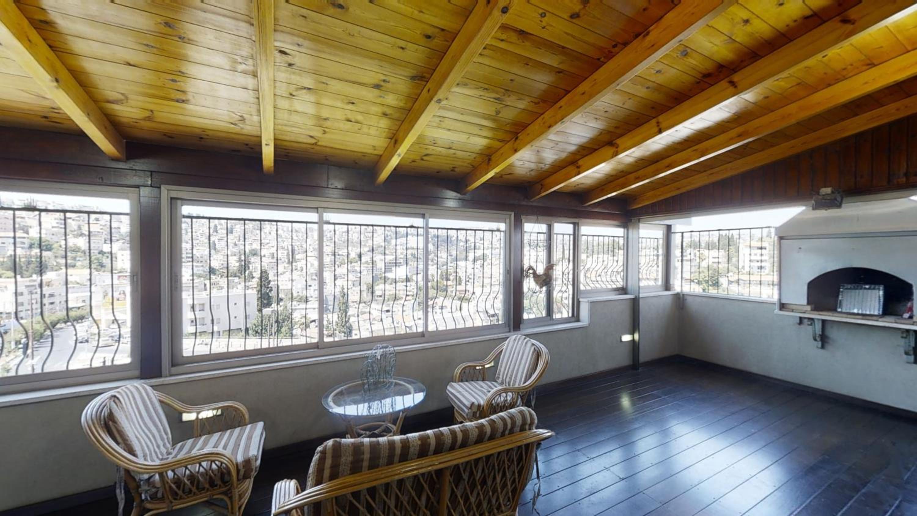 Cozy wood apartment with great view to Nazareth