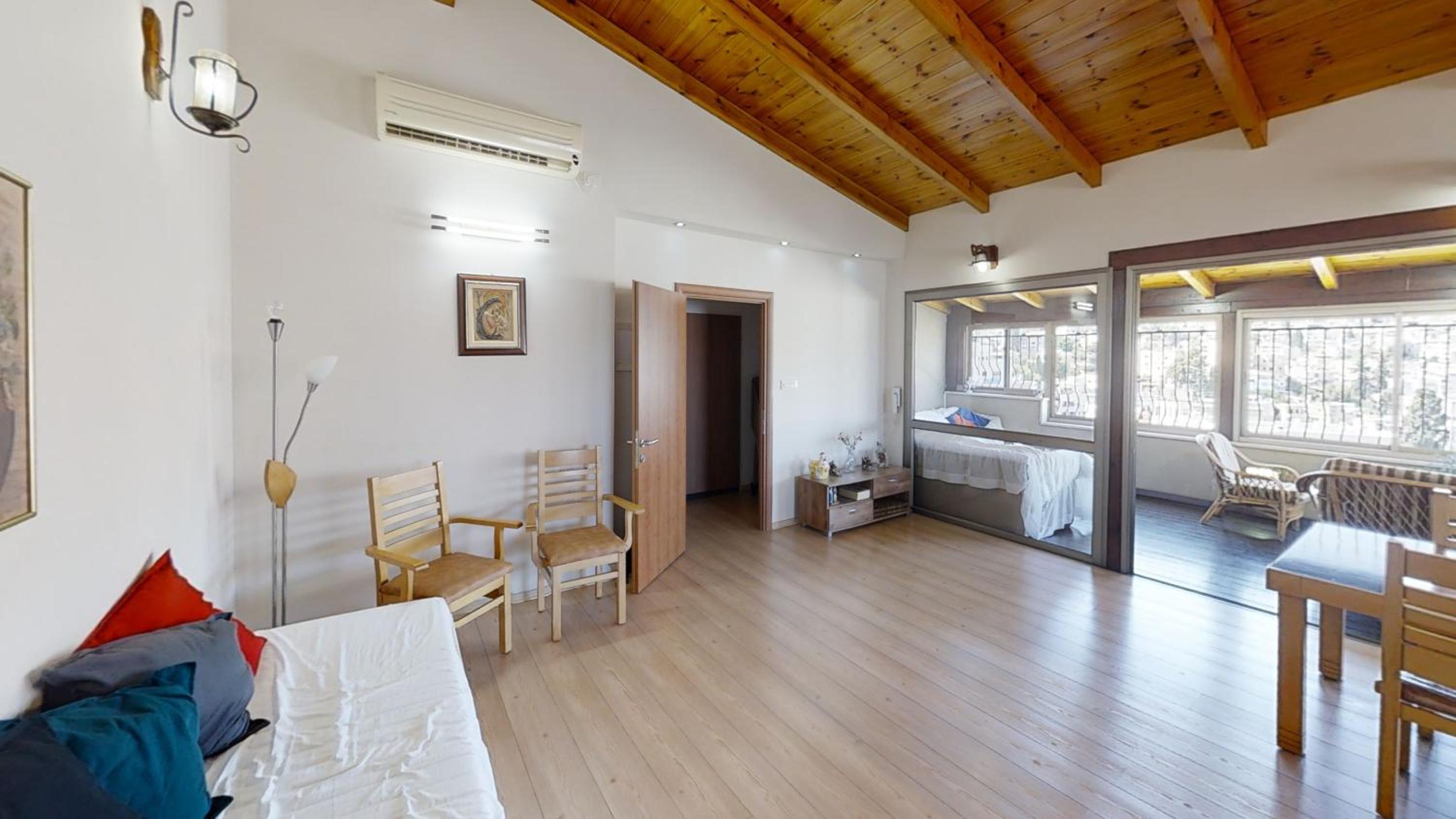 Cozy wood apartment with great view to Nazareth