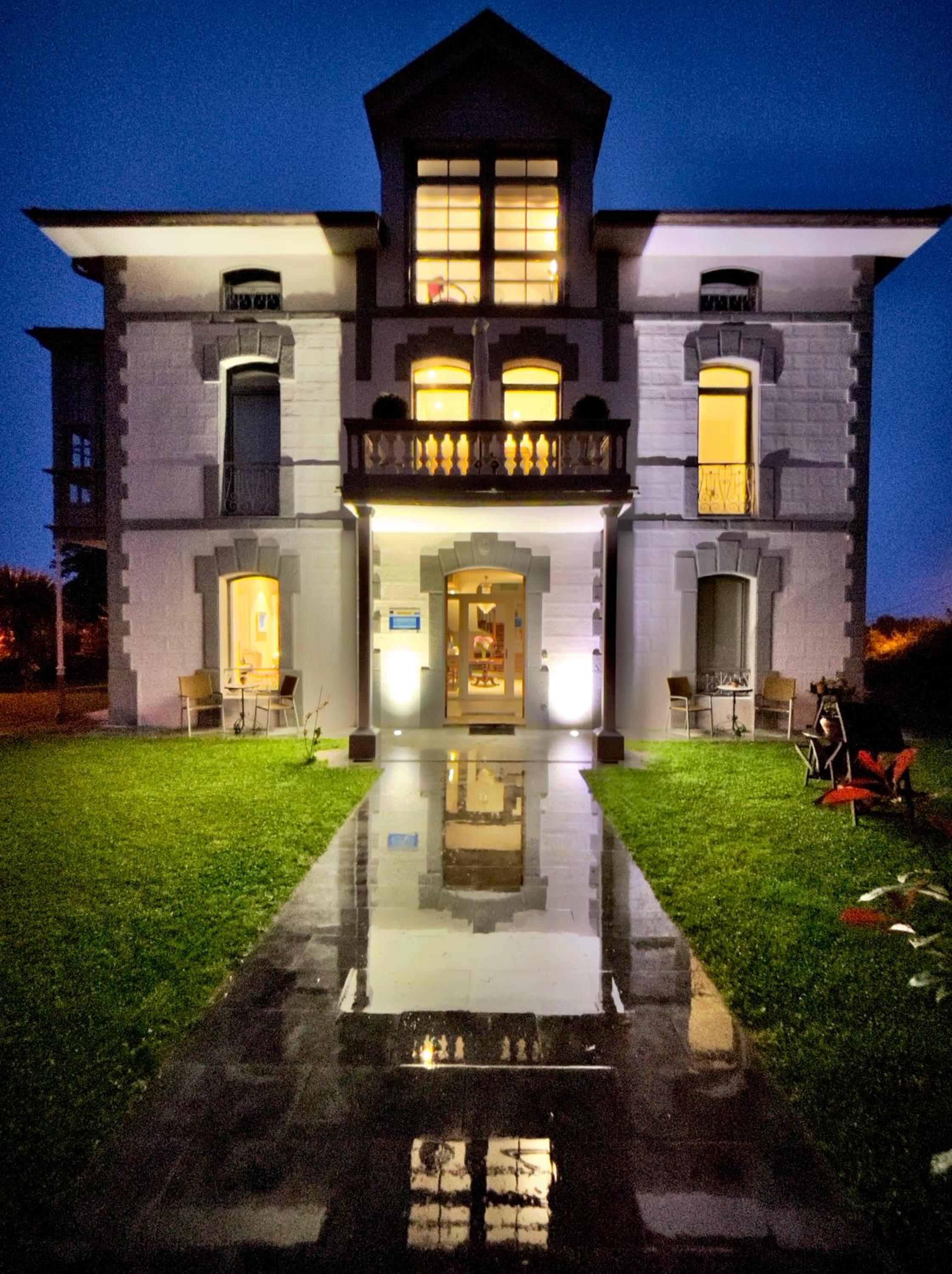 Villa Marta Casa de Indianos Passive House view 3