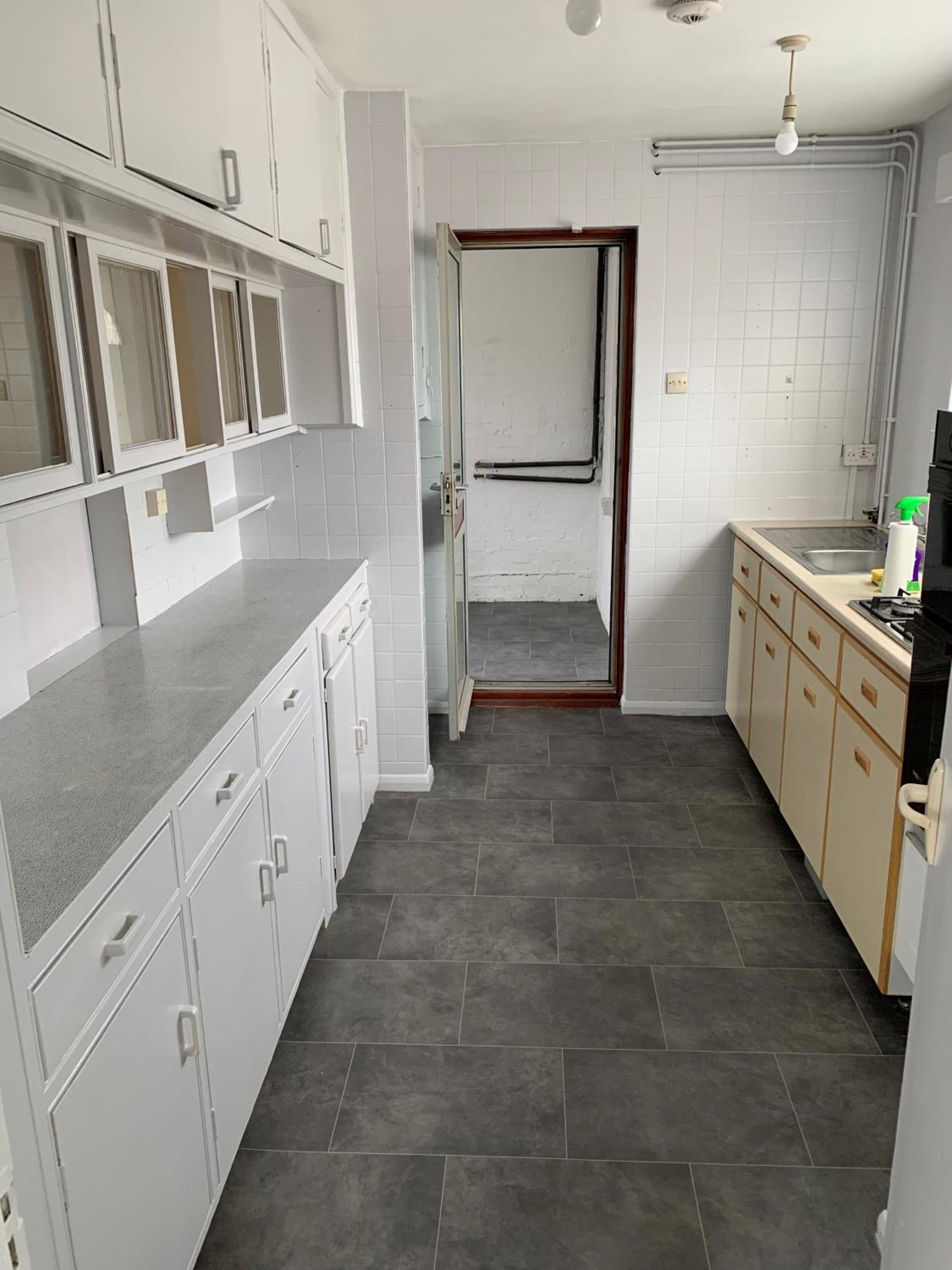 5 Bedroom House with outdoor space view 3