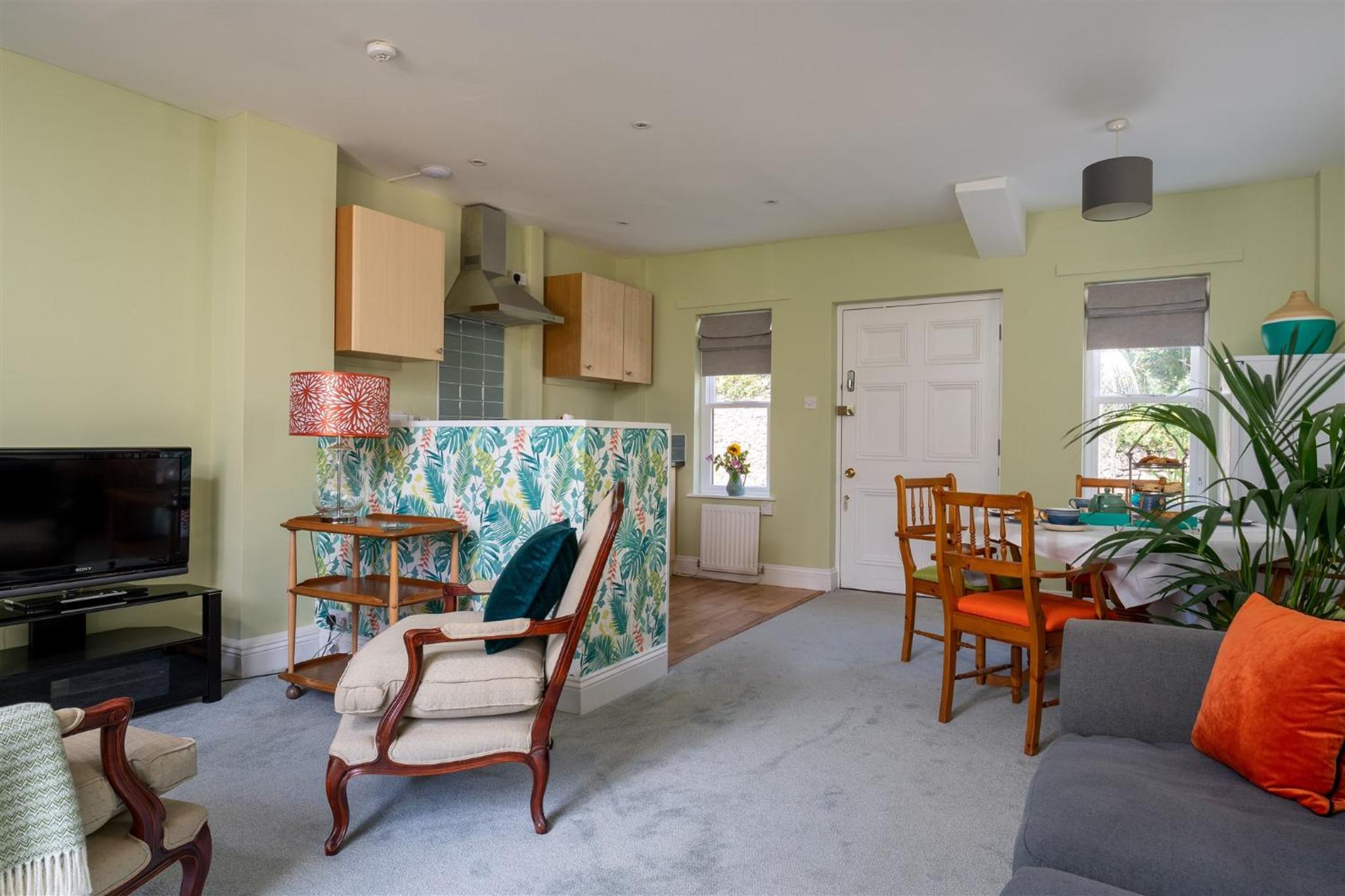 Palm Grove Apartments view 5