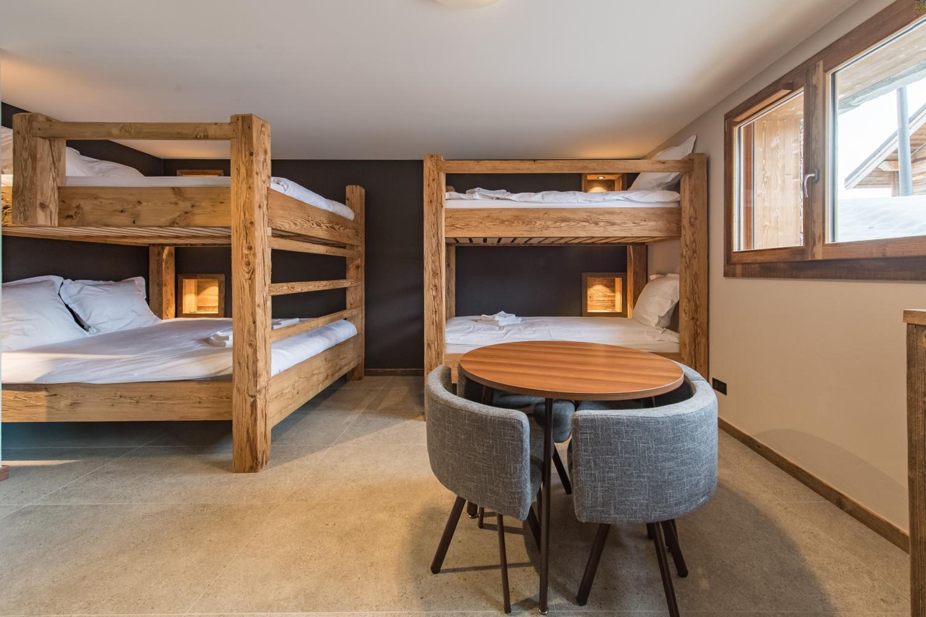 CAPRICORNE - Chalet sur les pistes avec sauna et home cinema view 2