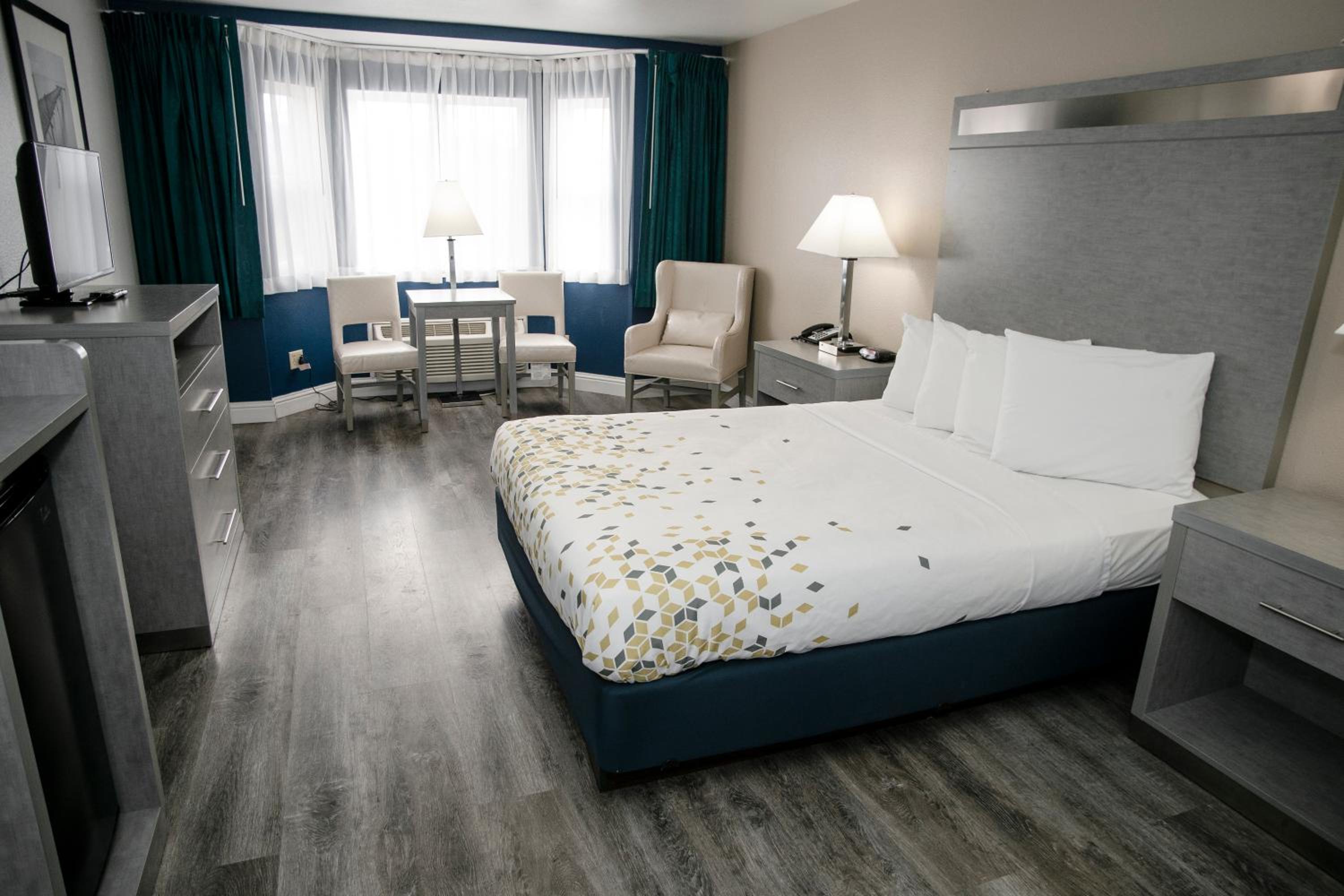 Anchor Beach Inn