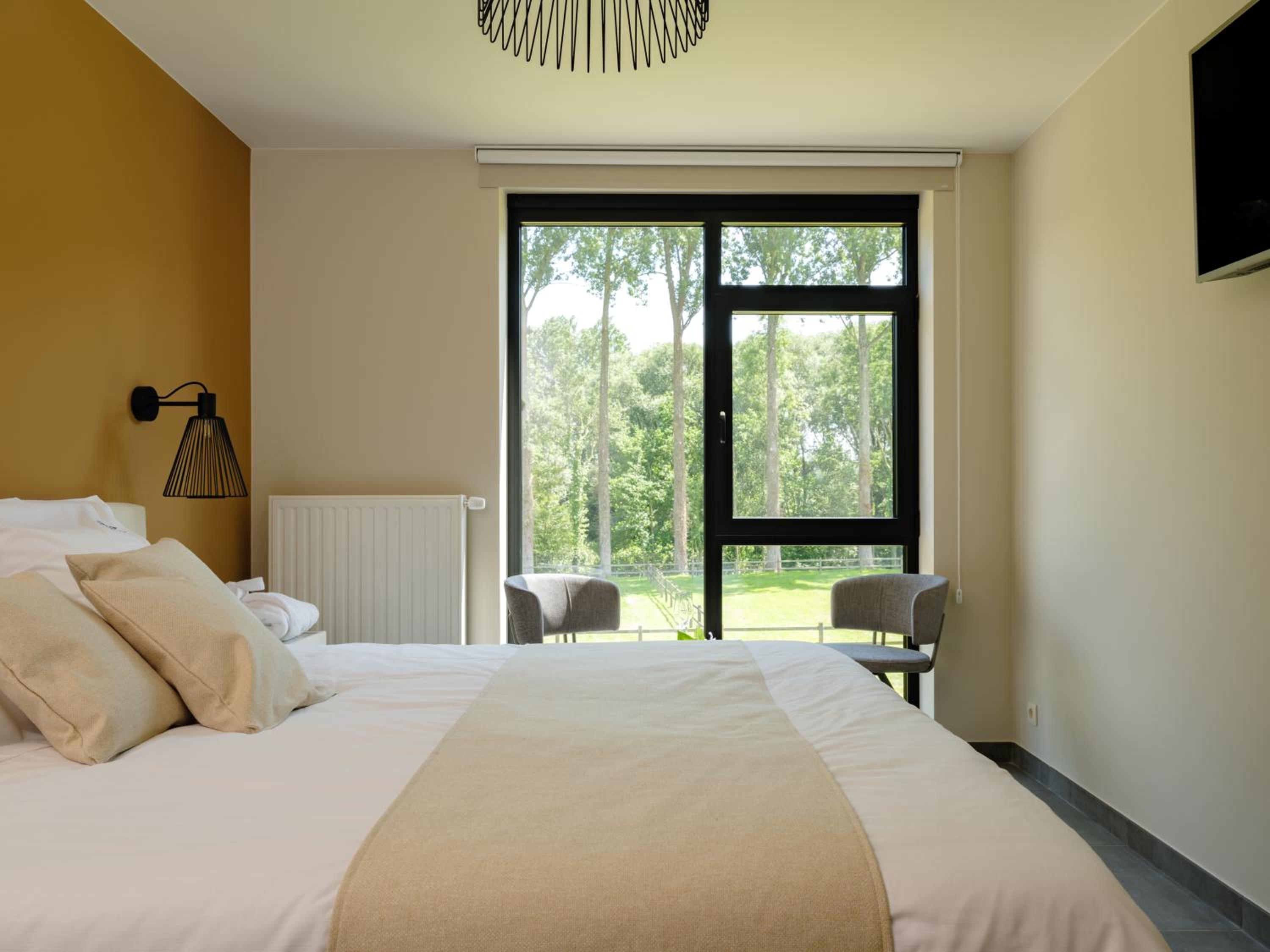 b & b St-Hubert