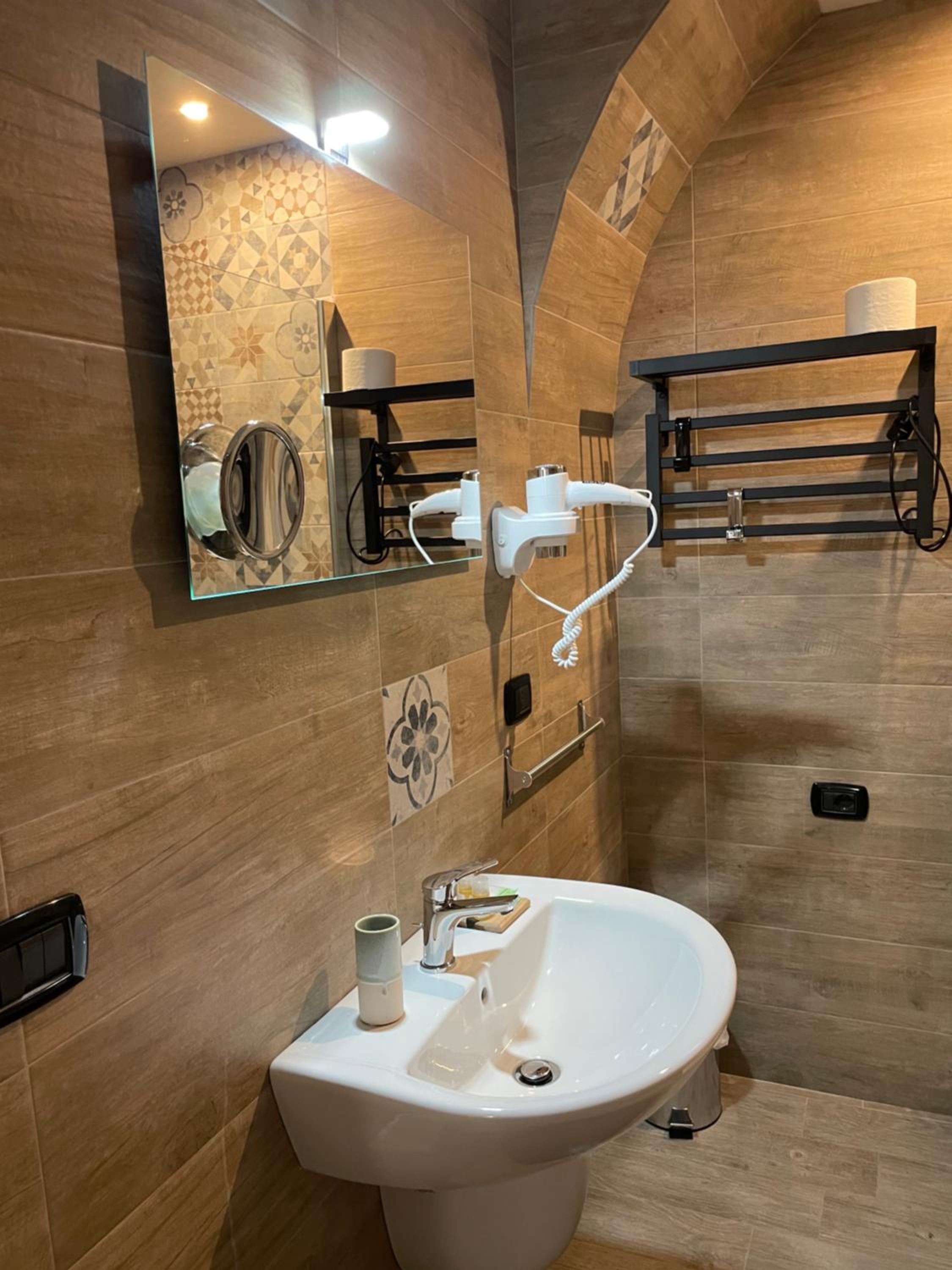 L angolo delle bugie en Turi — bathroom
