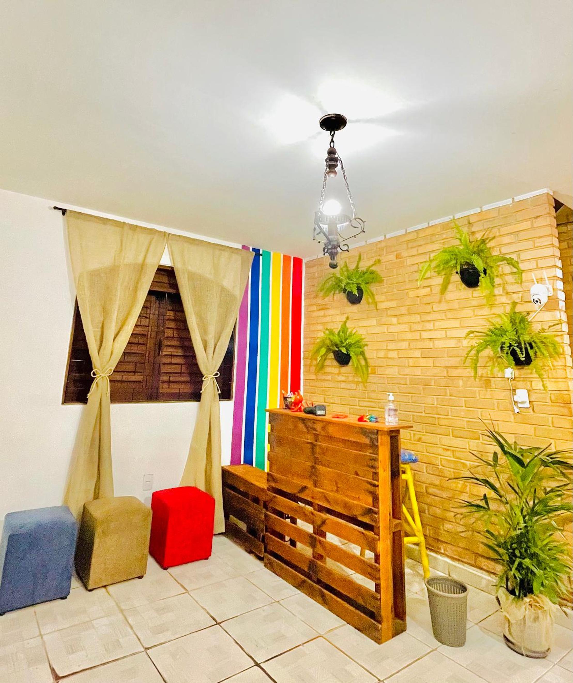 Pousada São Jorge 1 MIN A PÉ DA PRAIA Casa de família, simples e aconchegante, Na Av principal da praia café disponível até 12hs cozinha completa e churras