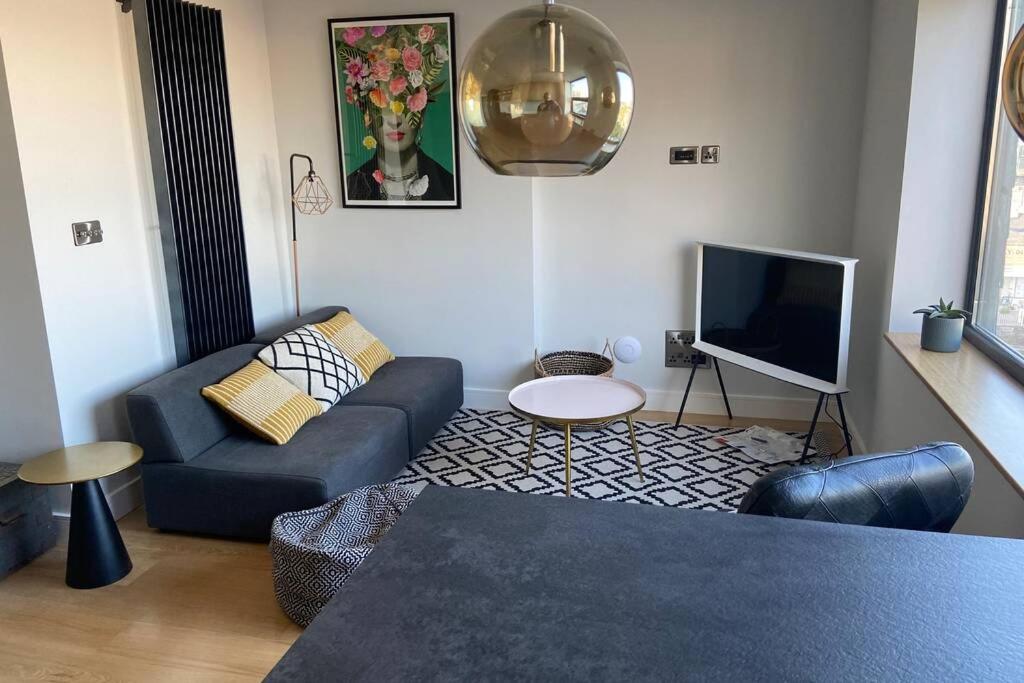 Beachside apartment in the centre of town view 2