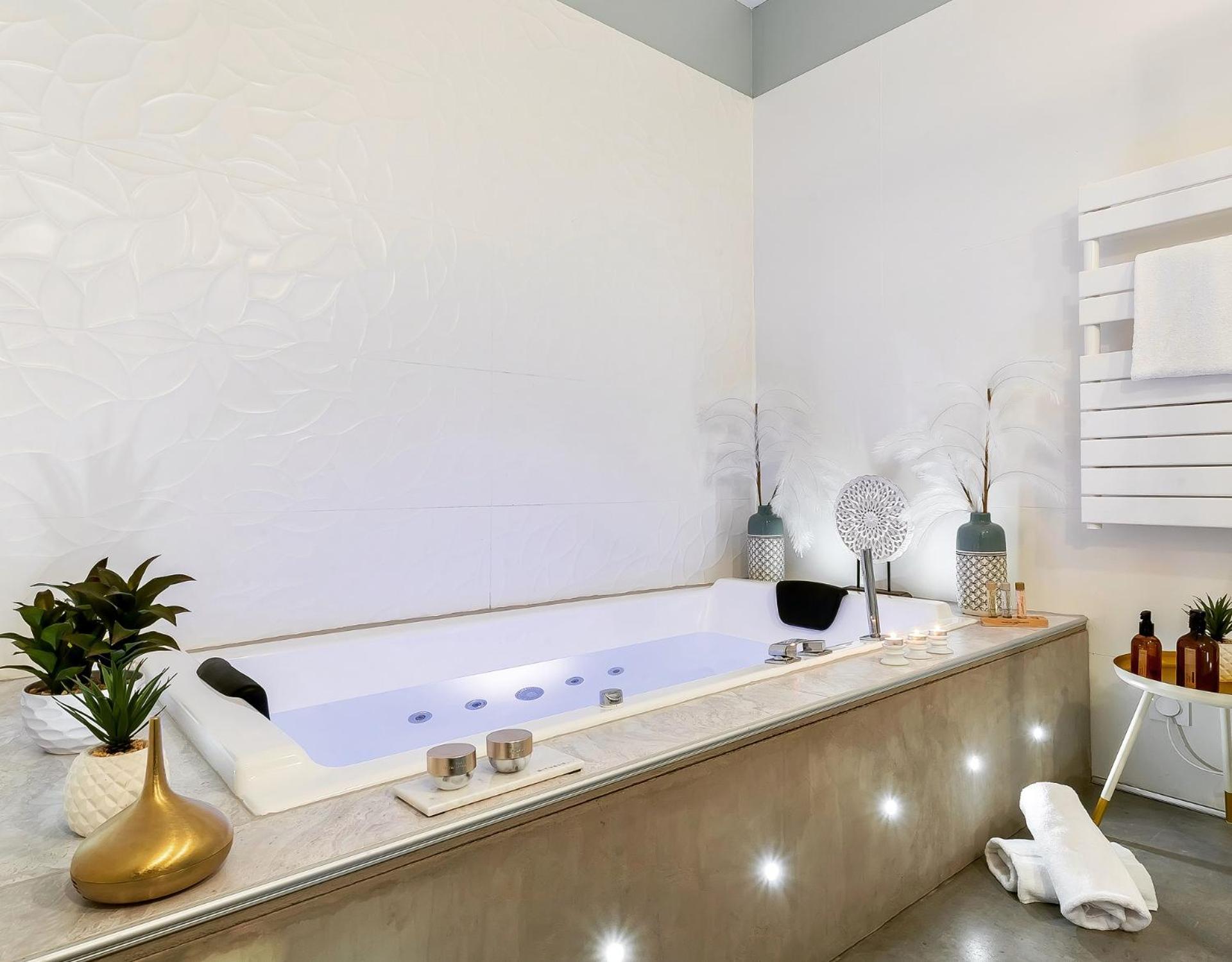Host inn Lyon - Appartement de Luxe aux Terreaux & Jacuzzi