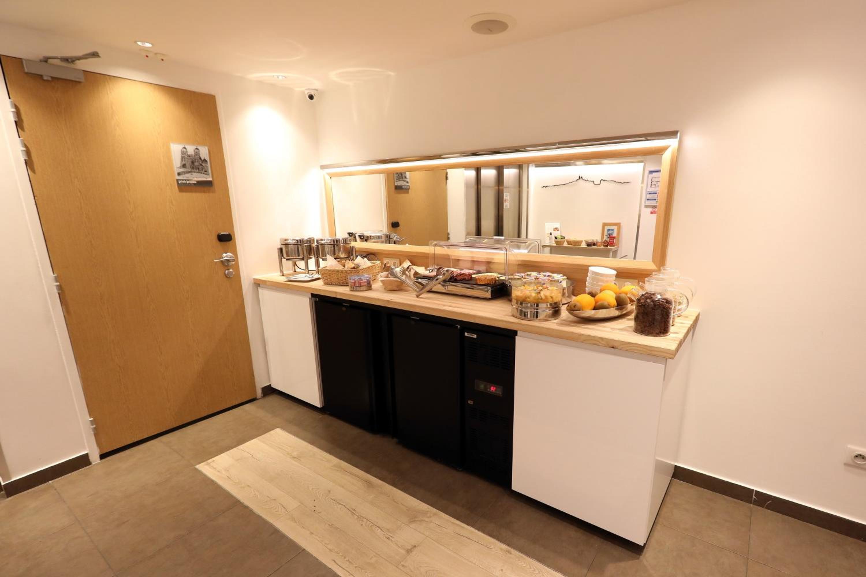 Marseille Vacations - Best Western Hotel du Mucem - Property Image 38