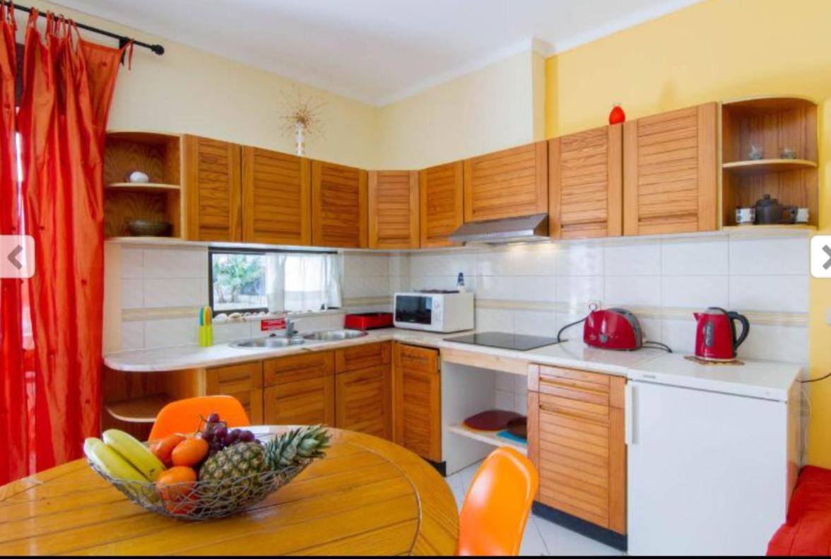 3 min walking to Peneco Beach Albufeira , Apart + pool + wifi view 3